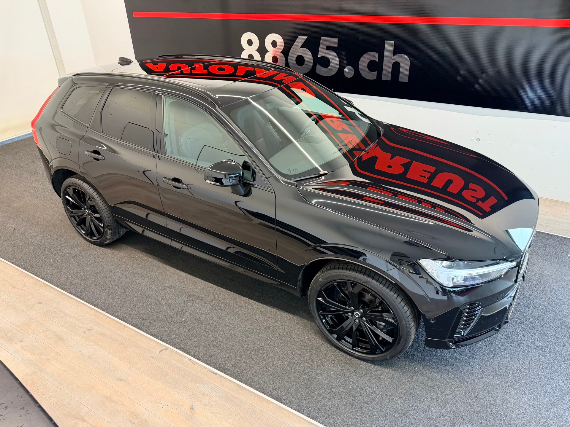 VOLVO XC60 B5 Benzin Mild Hybrid AWD Black ED. Geartronic-image-4