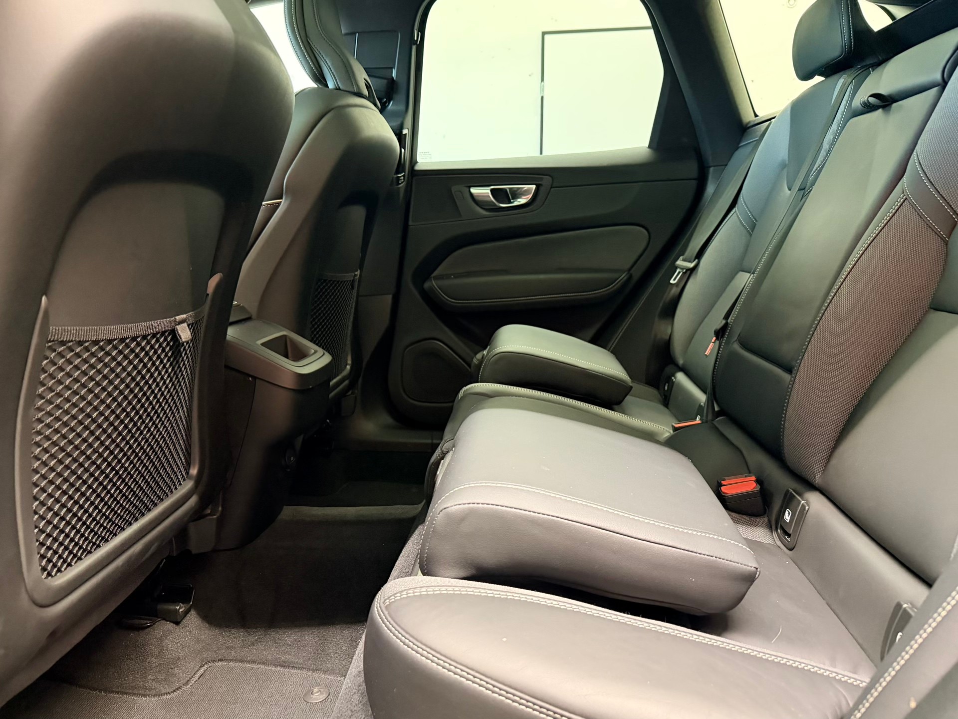 VOLVO XC60 B5 Benzin Mild Hybrid AWD Black ED. Geartronic-image-17