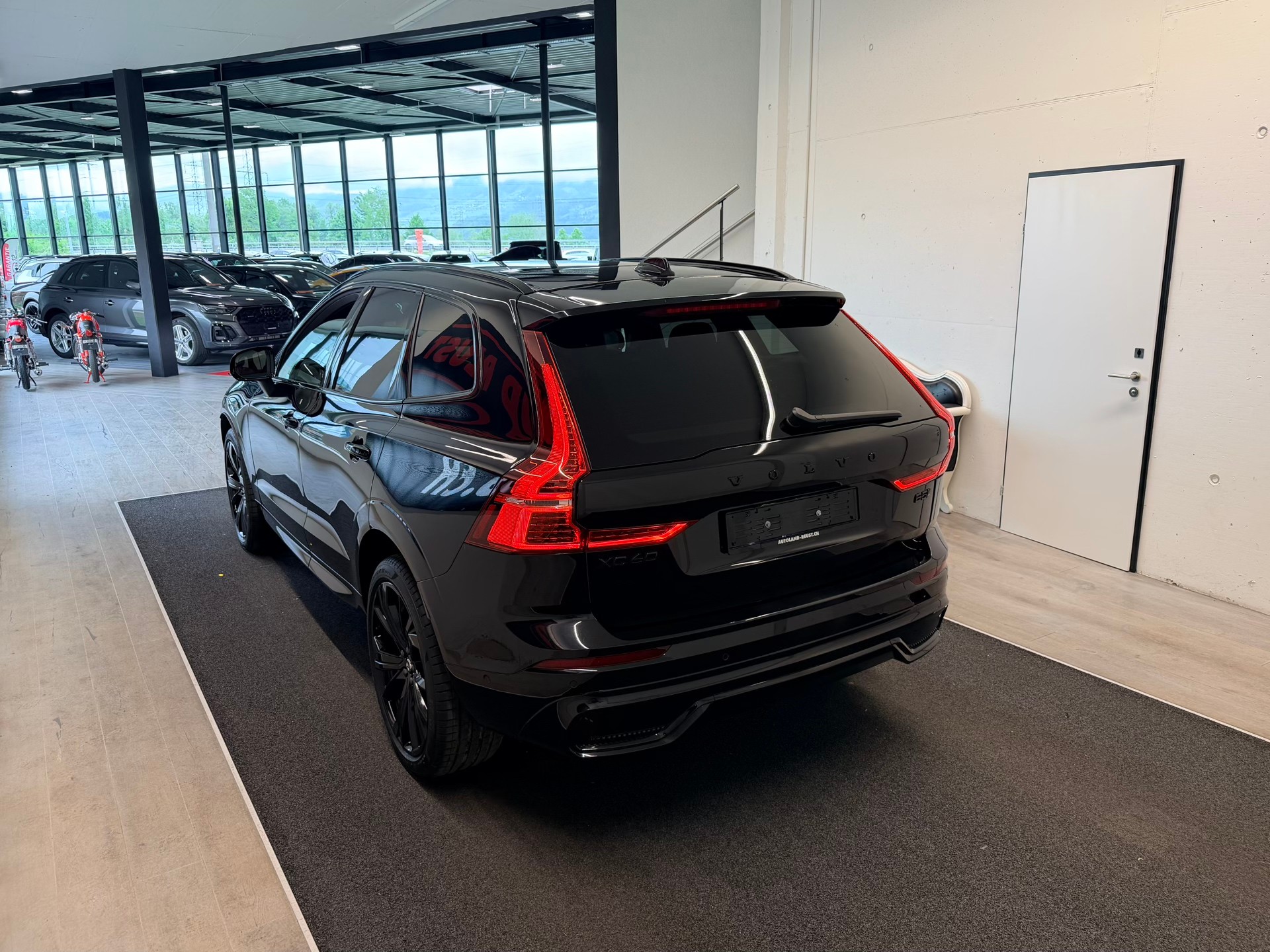 VOLVO XC60 B5 Benzin Mild Hybrid AWD Black ED. Geartronic-image-8