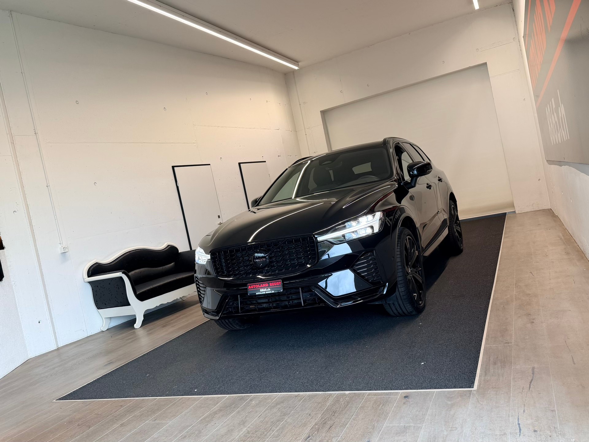 VOLVO XC60 B5 Benzin Mild Hybrid AWD Black ED. Geartronic-image-2