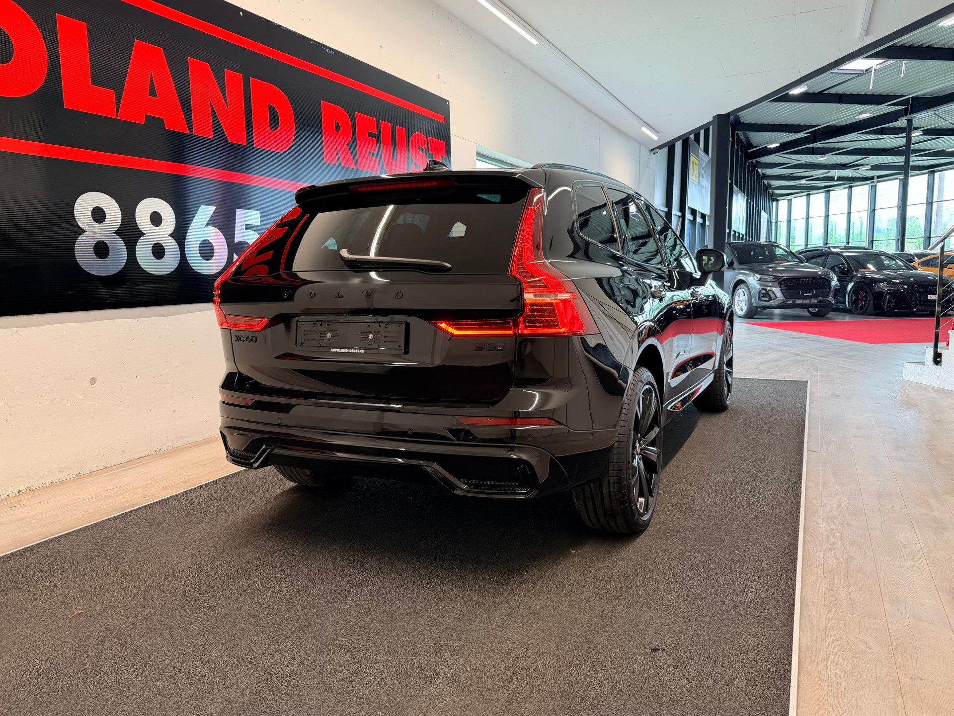 VOLVO XC60 B5 Benzin Mild Hybrid AWD Black ED. Geartronic-image-6