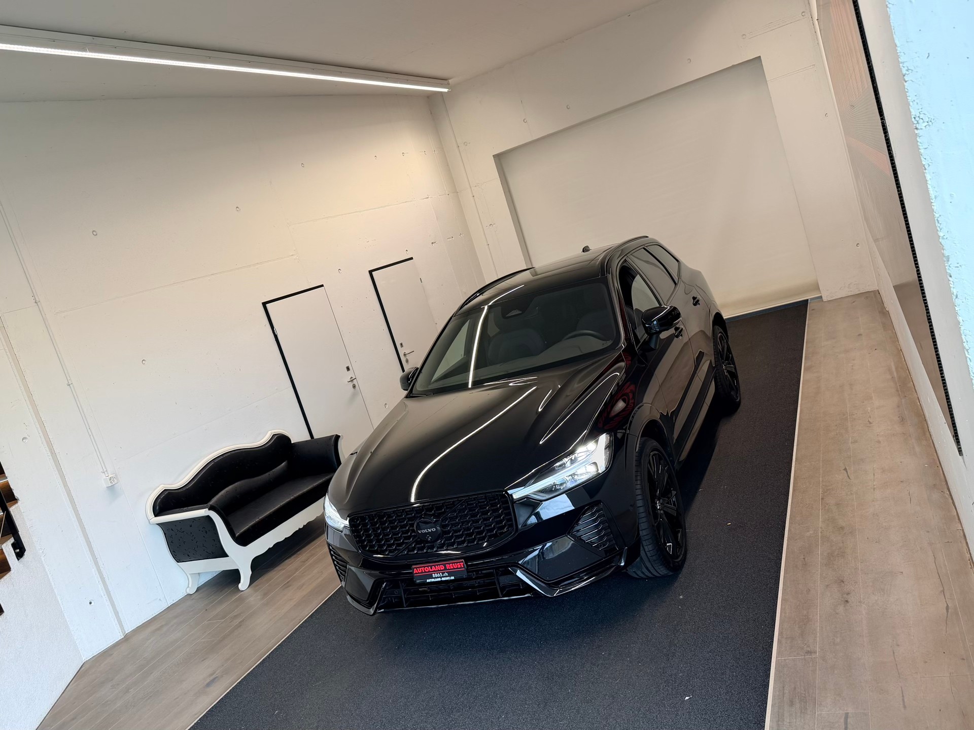 VOLVO XC60 B5 Benzin Mild Hybrid AWD Black ED. Geartronic-image-3
