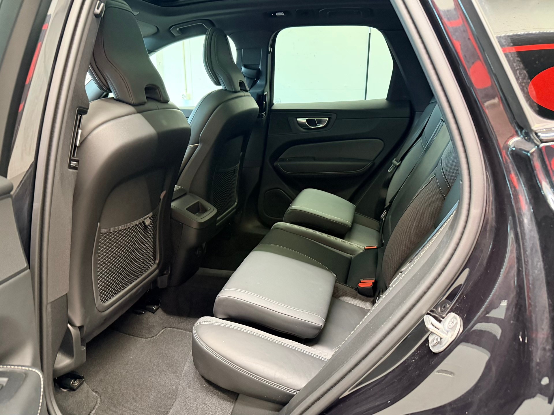 VOLVO XC60 B5 Benzin Mild Hybrid AWD Black ED. Geartronic-image-16