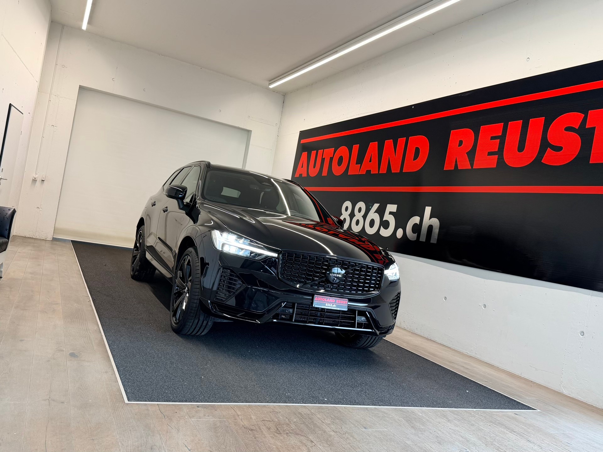 VOLVO XC60 B5 Benzin Mild Hybrid AWD Black ED. Geartronic-image-0