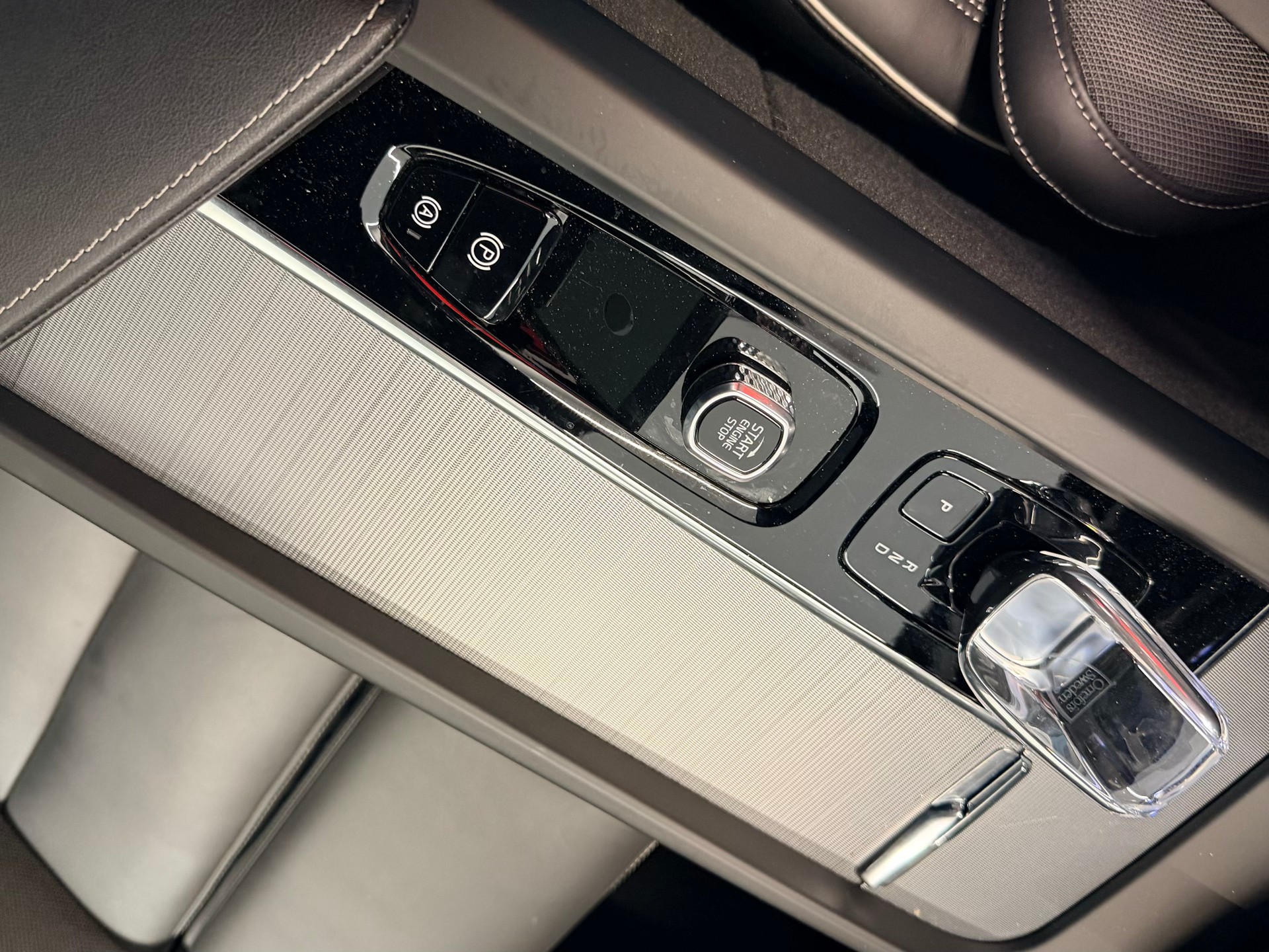 VOLVO XC60 B5 Benzin Mild Hybrid AWD Black ED. Geartronic-image-25