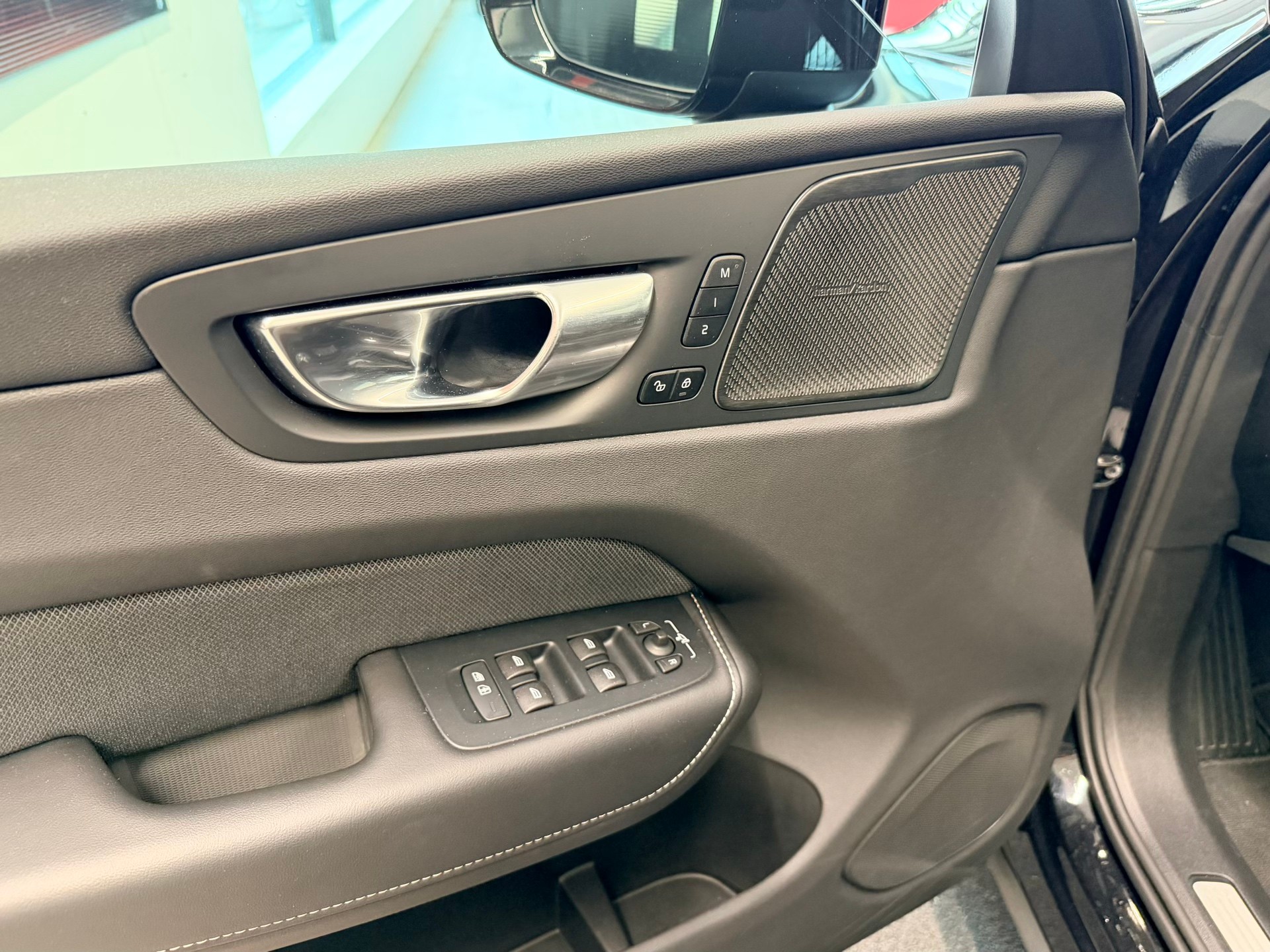 VOLVO XC60 B5 Benzin Mild Hybrid AWD Black ED. Geartronic-image-12