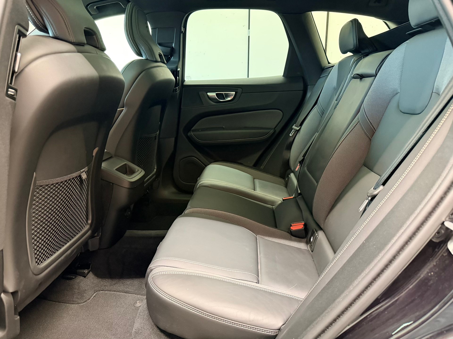 VOLVO XC60 B5 Benzin Mild Hybrid AWD Black ED. Geartronic-image-18