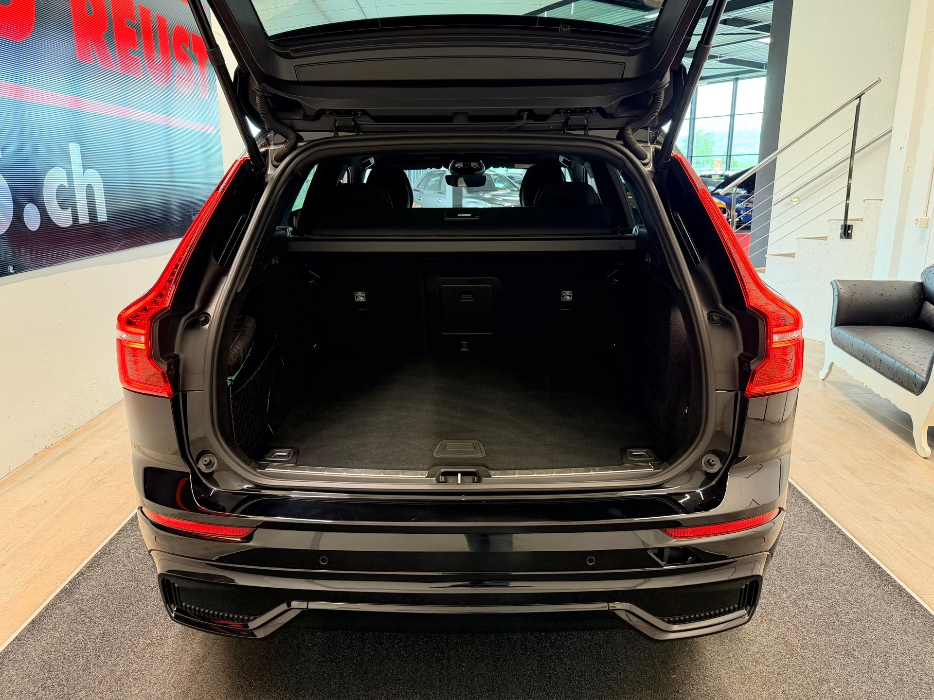 VOLVO XC60 B5 Benzin Mild Hybrid AWD Black ED. Geartronic-image-9