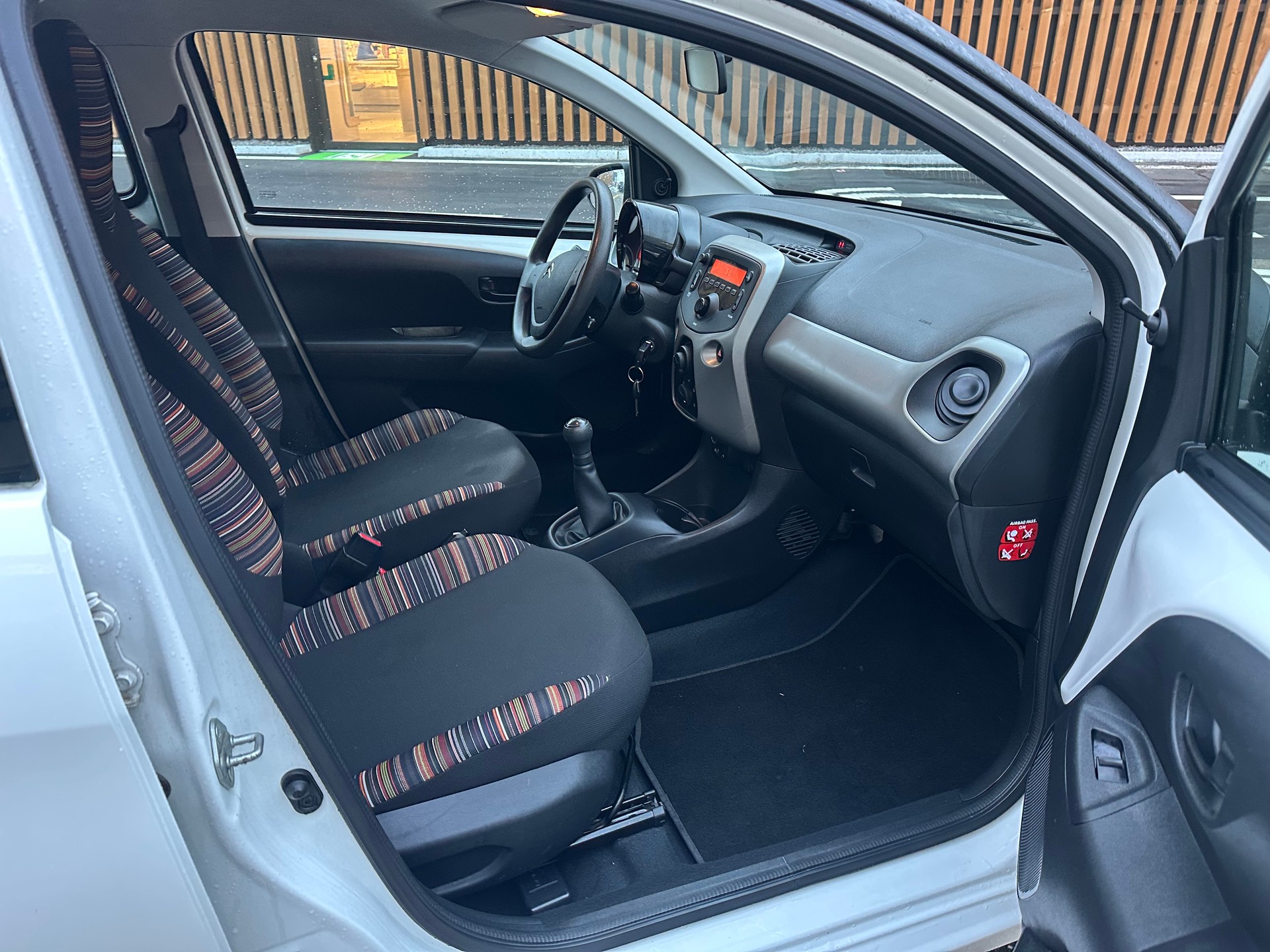 CITROEN C1 1.2 VTi Feel Airscape-image-12