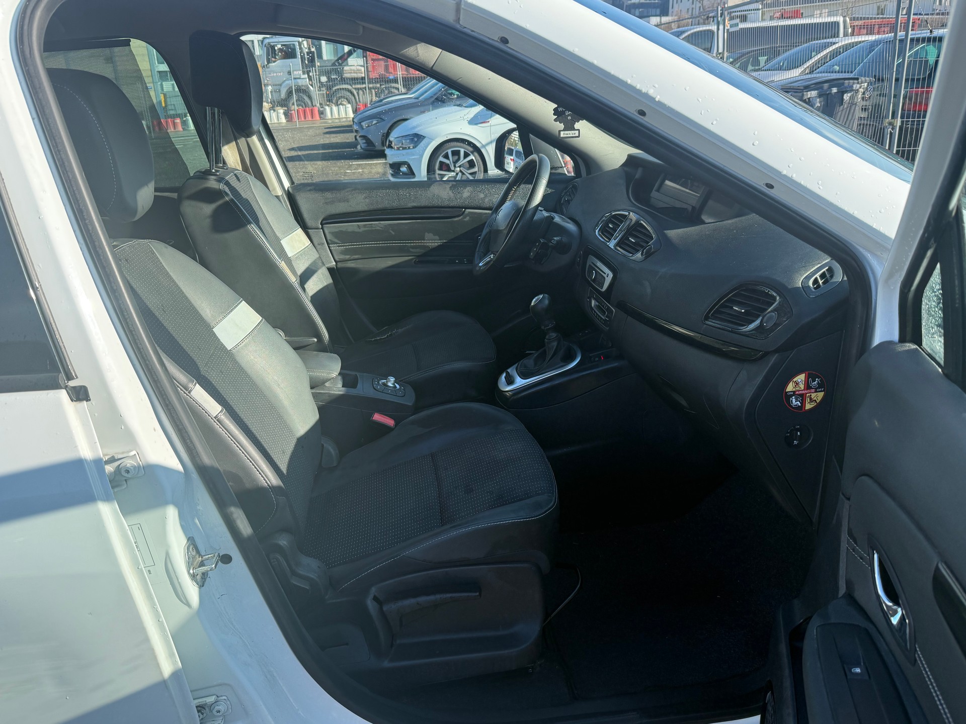 RENAULT Scénic 1.2 16V Turbo Bose Edition-image-6