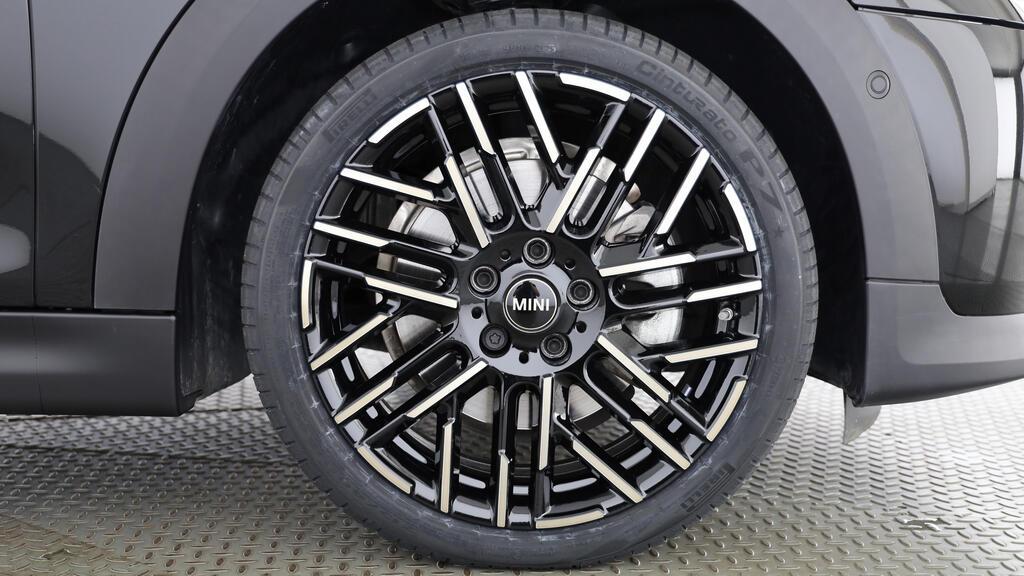 MINI Cooper S Cabrio-image-10