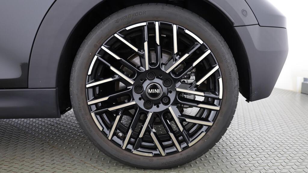 MINI Cooper S Cabrio-image-8