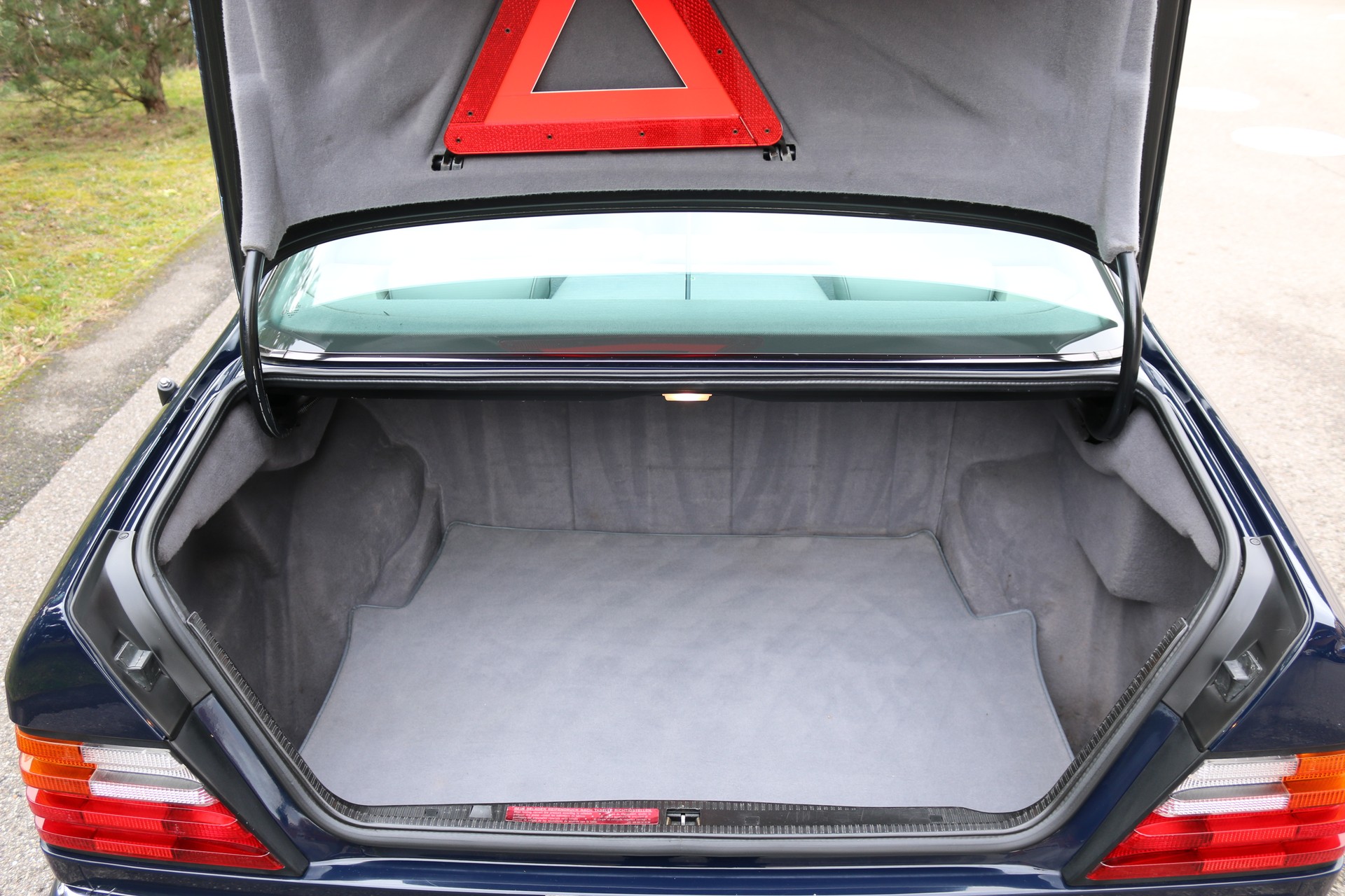 MERCEDES-BENZ 300 CE-image-10