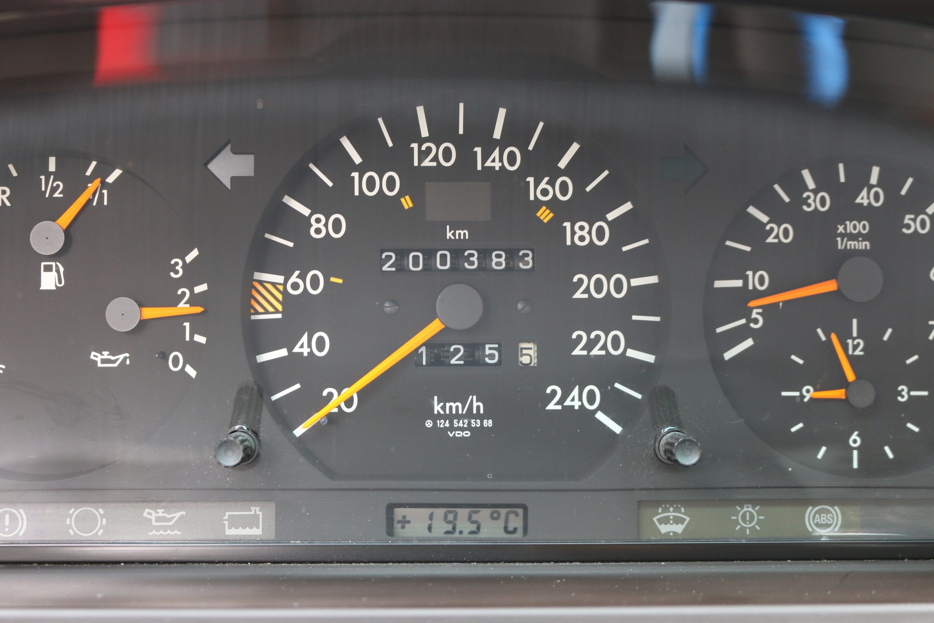 MERCEDES-BENZ 300 CE-image-5