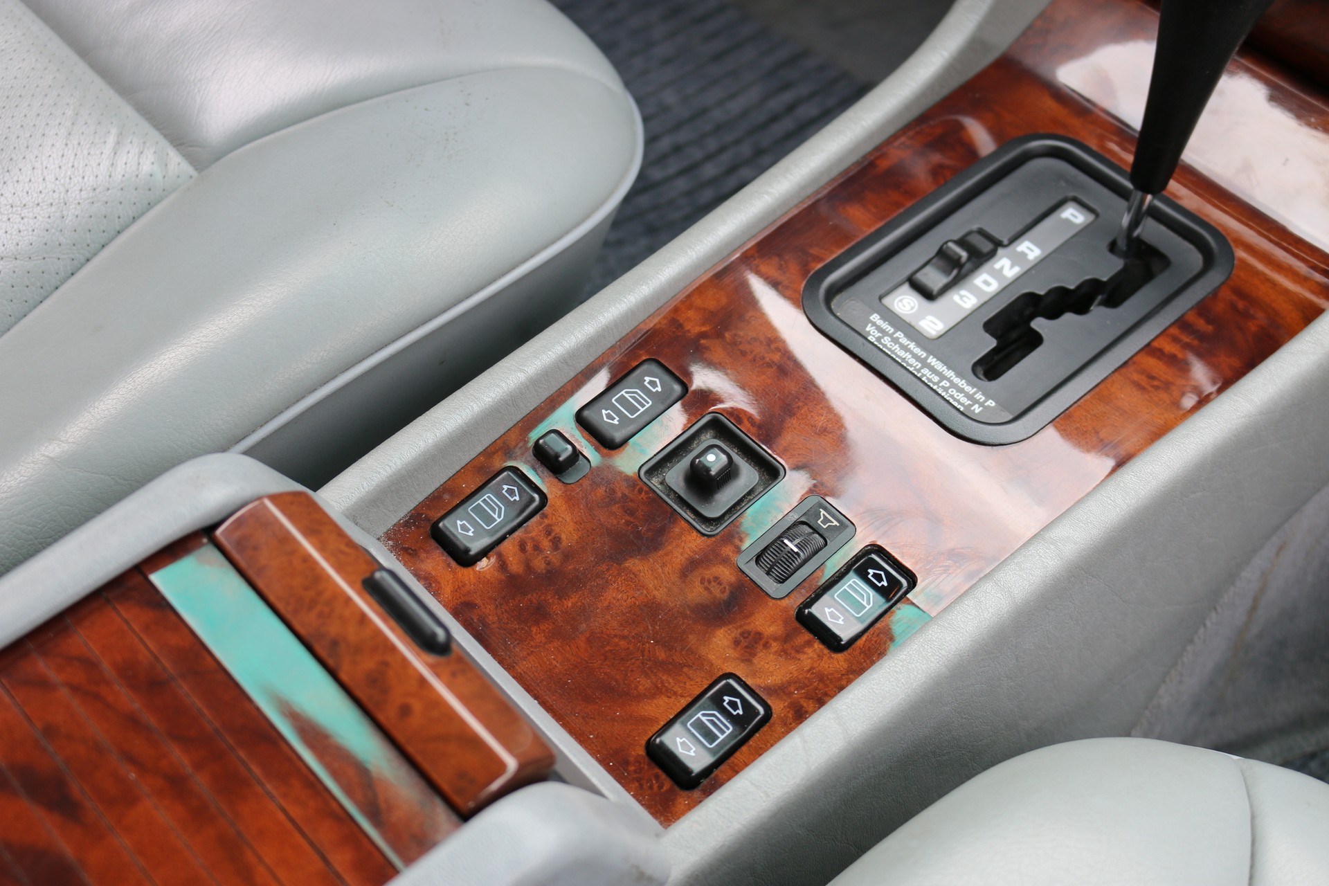 MERCEDES-BENZ 300 CE-image-8