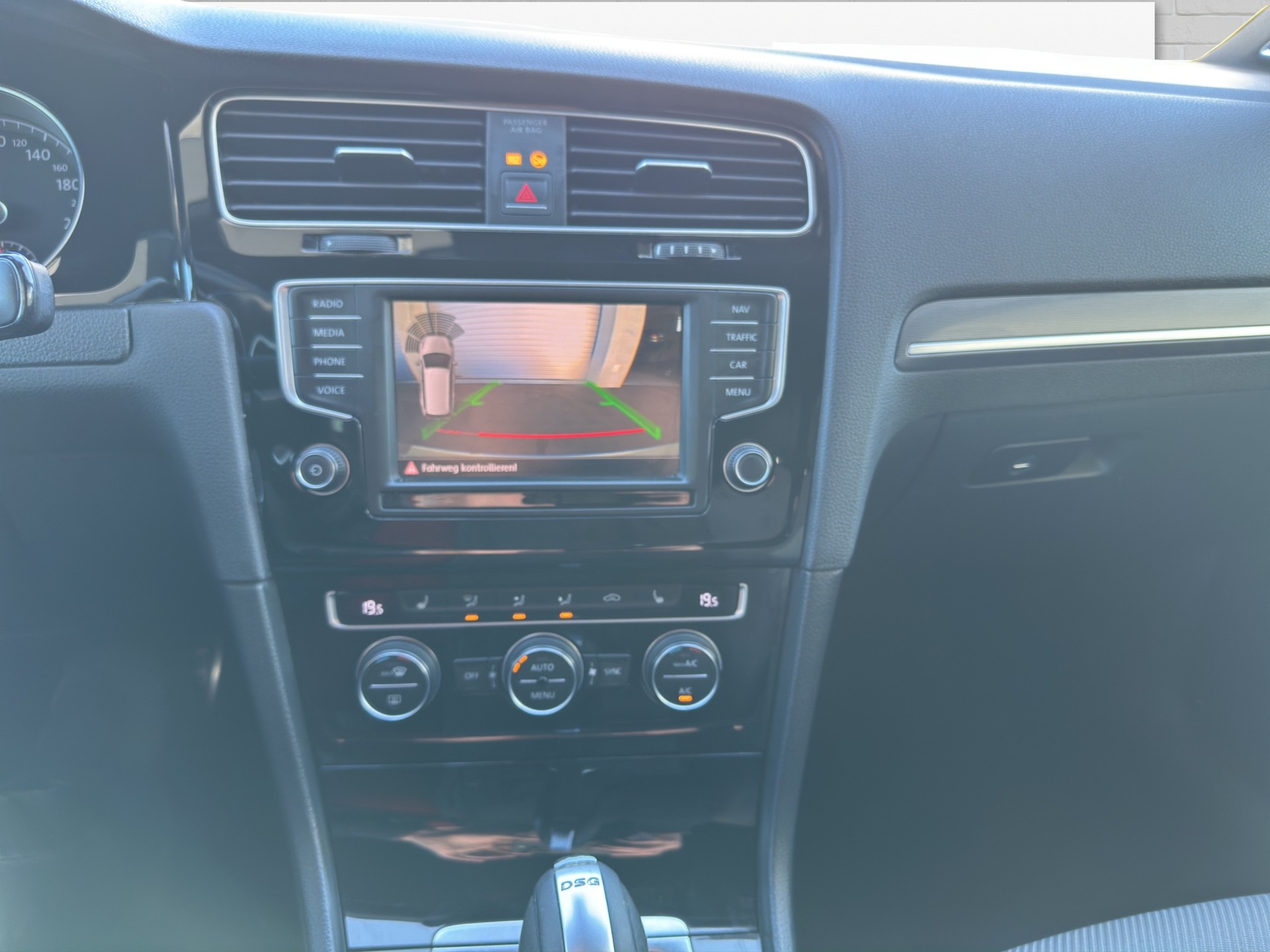 VW Golf Variant 1.4 TSI Lounge R-Line DSG-image-11
