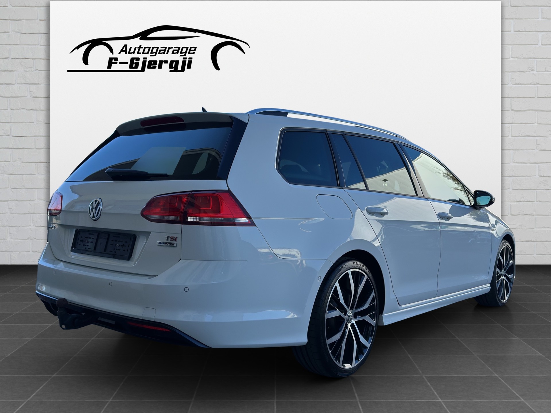 VW Golf Variant 1.4 TSI Lounge R-Line DSG-image-5