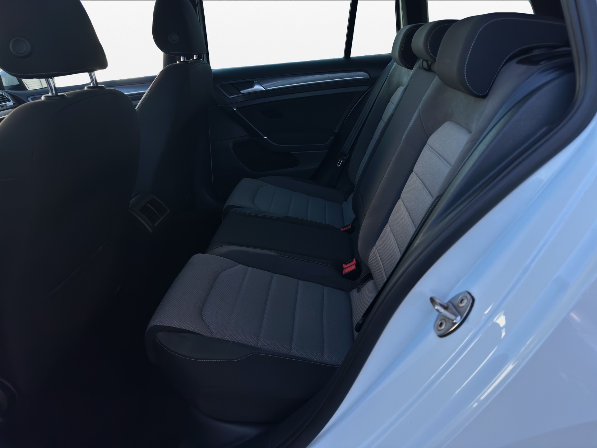VW Golf Variant 1.4 TSI Lounge R-Line DSG-image-13