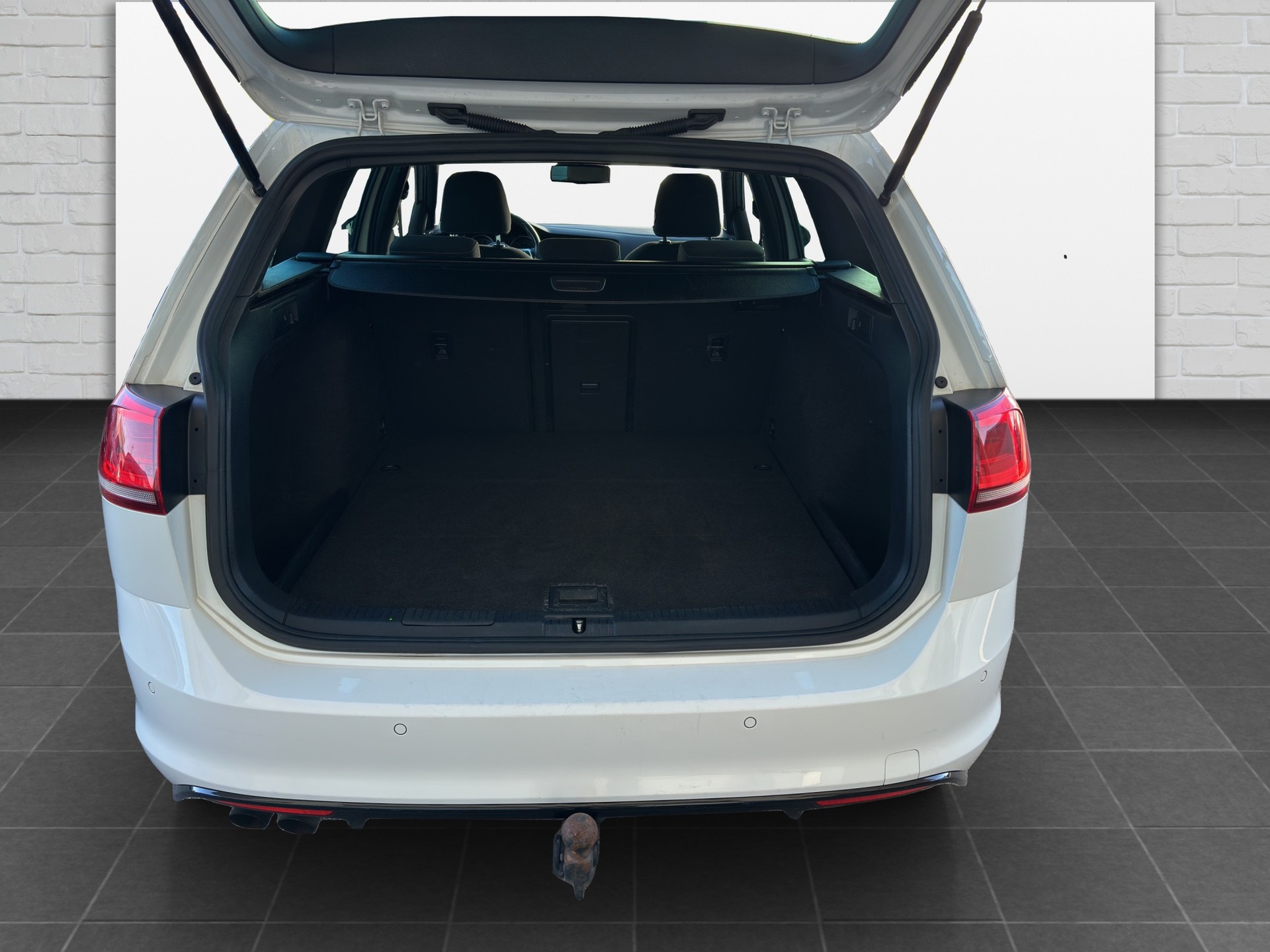 VW Golf Variant 1.4 TSI Lounge R-Line DSG-image-15