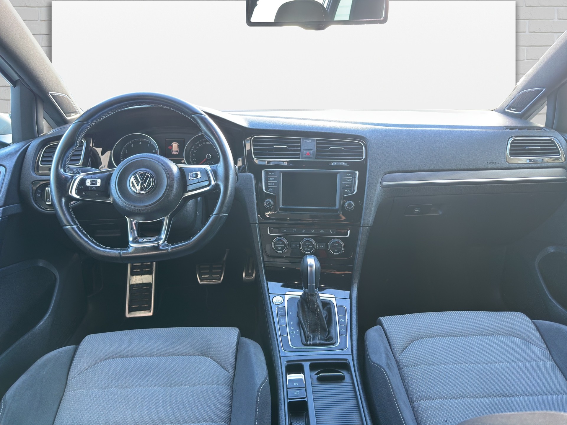 VW Golf Variant 1.4 TSI Lounge R-Line DSG-image-8