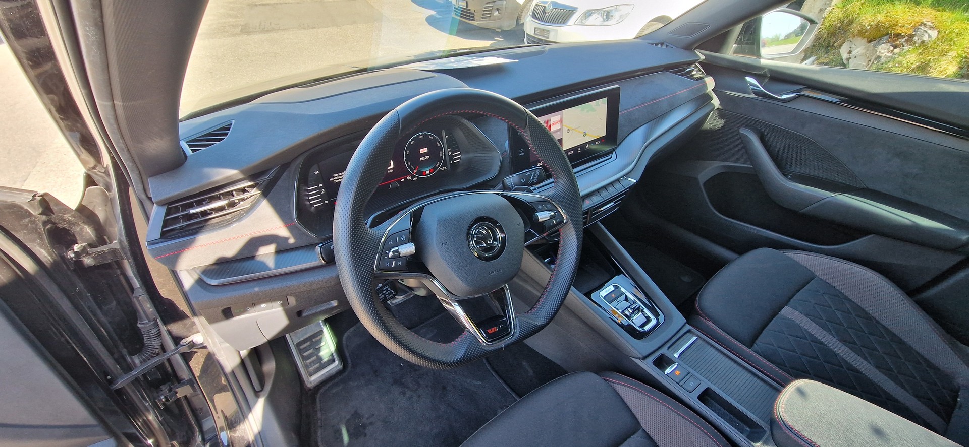 SKODA Octavia Combi 2.0 TDI DSG RS 4x4-image-6