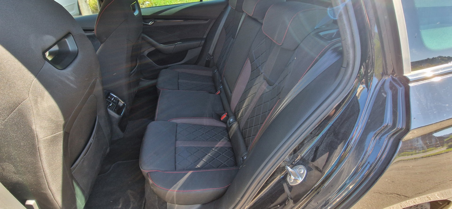 SKODA Octavia Combi 2.0 TDI DSG RS 4x4-image-8