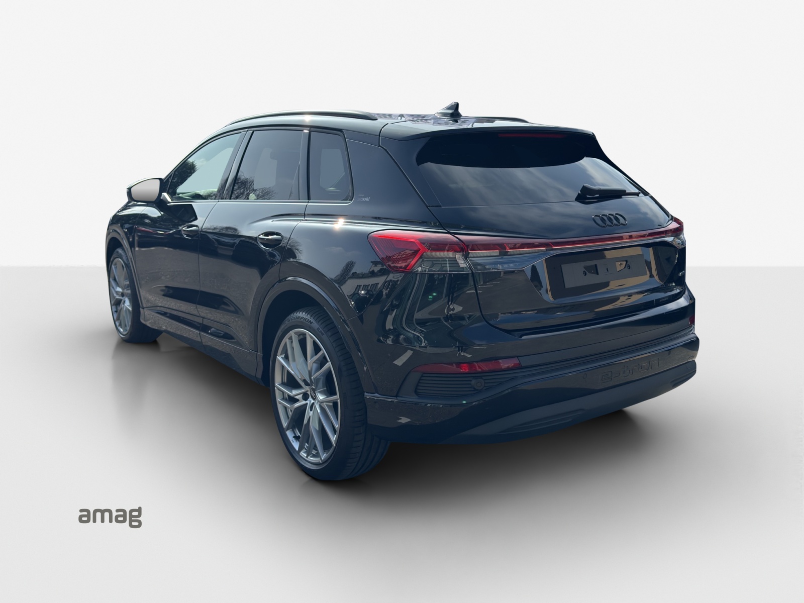 AUDI Q4 e-tron 45 Edition Swiss Ski quattro-image-2