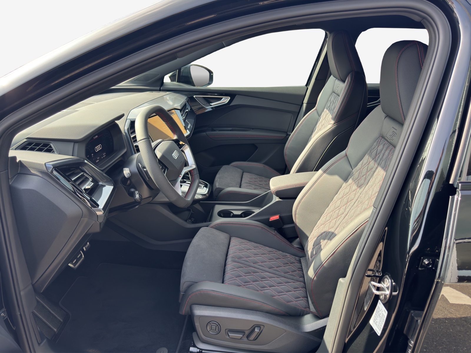 AUDI Q4 e-tron 45 Edition Swiss Ski quattro-image-7