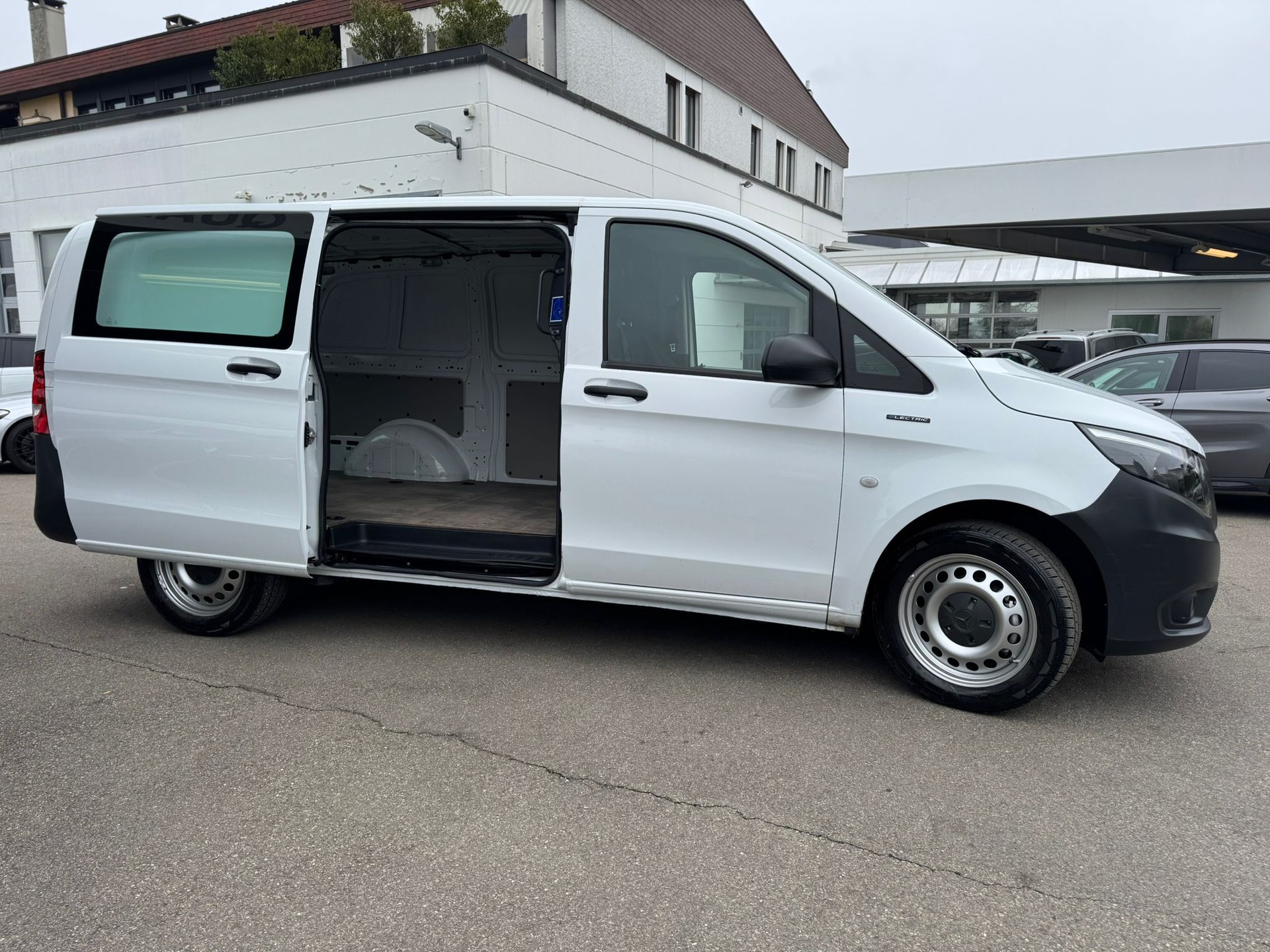 MERCEDES-BENZ eVito 112 Lang-image-5