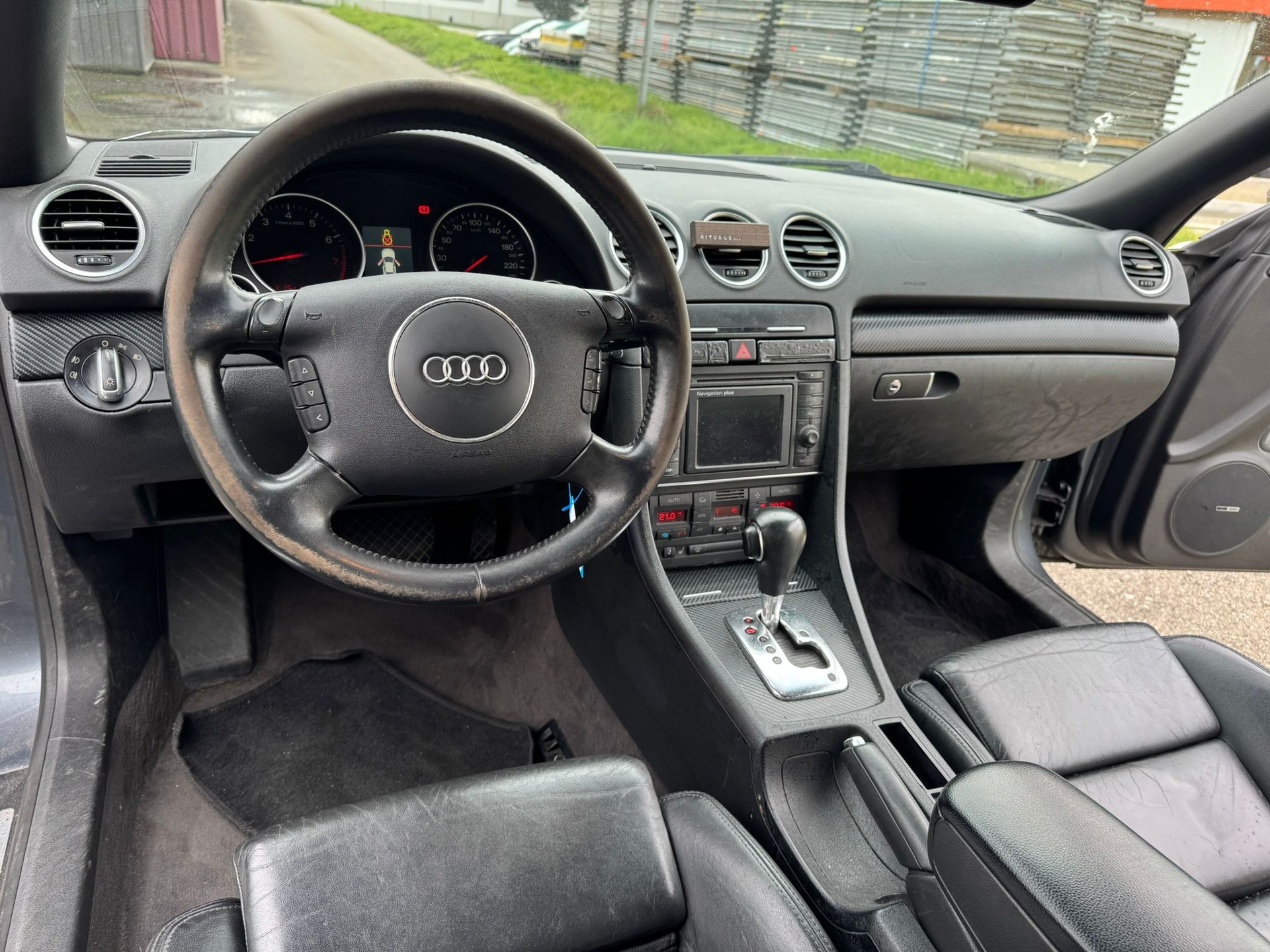 AUDI A4 Cabriolet 3.0 V6-image-14