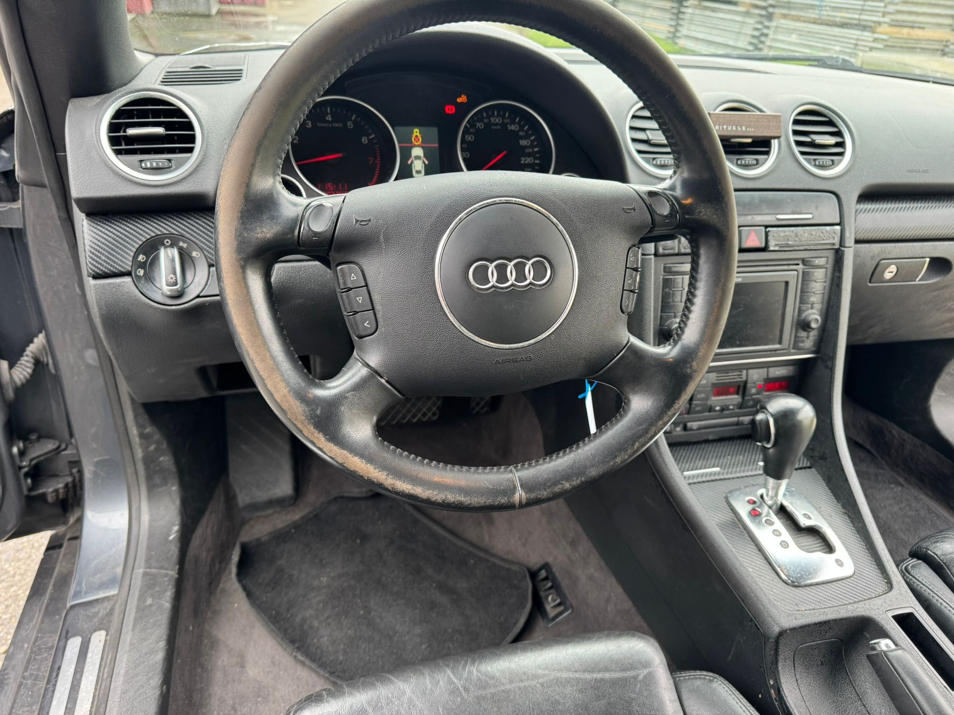 AUDI A4 Cabriolet 3.0 V6-image-12