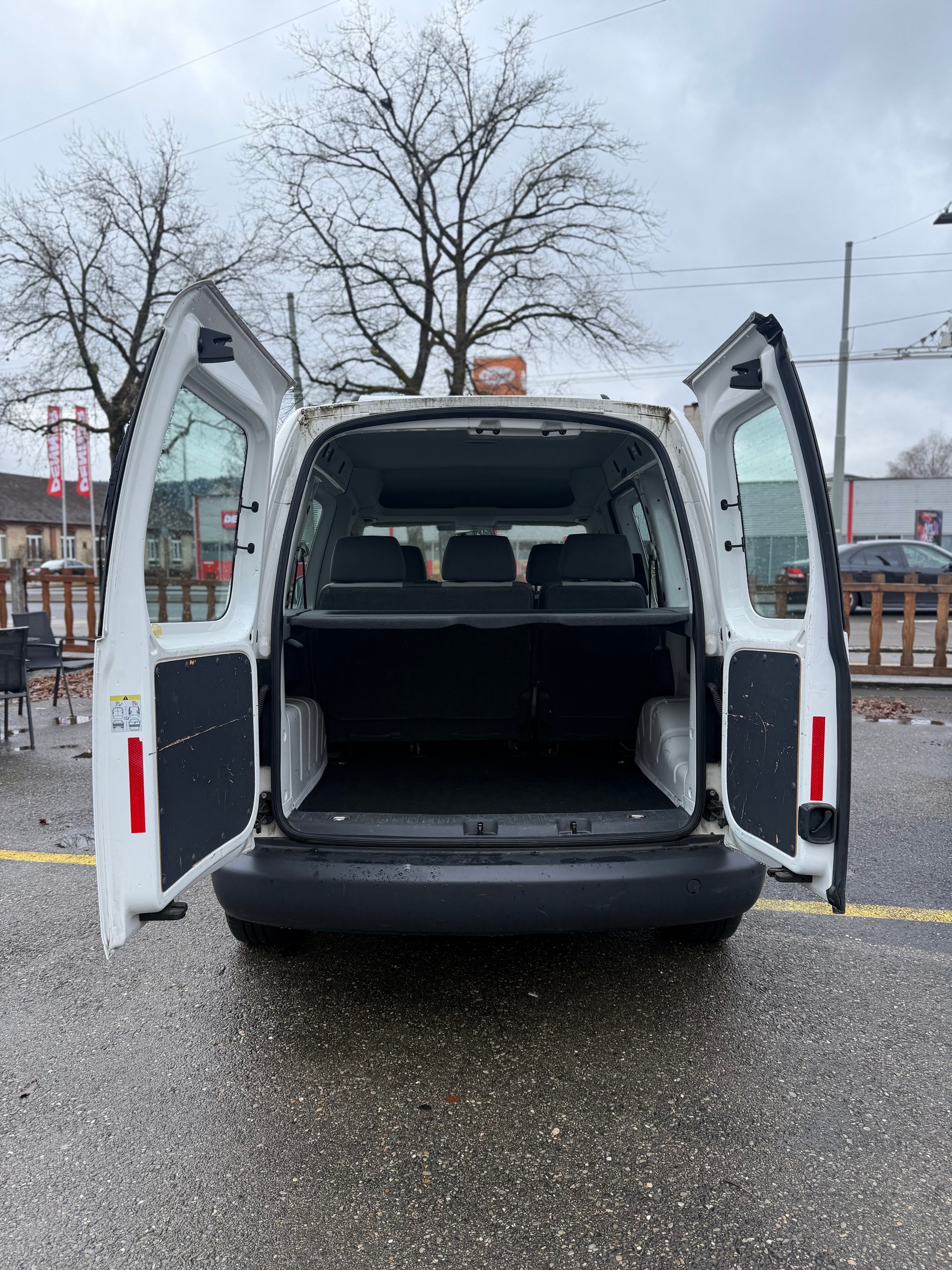 VW Caddy 1.6 TDI Blue Motion Technology Trendline-image-8