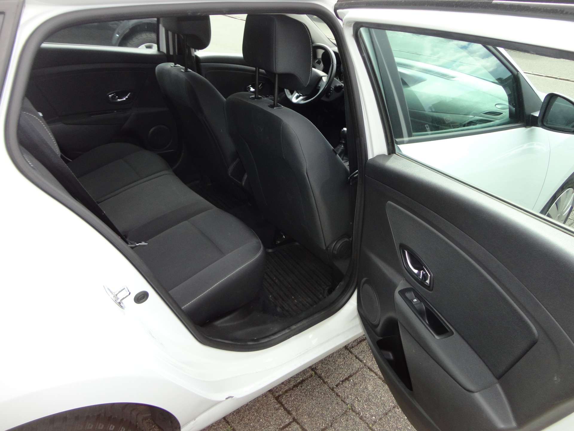 RENAULT Mégane Grandtour 1.5 dCi Expression-image-11