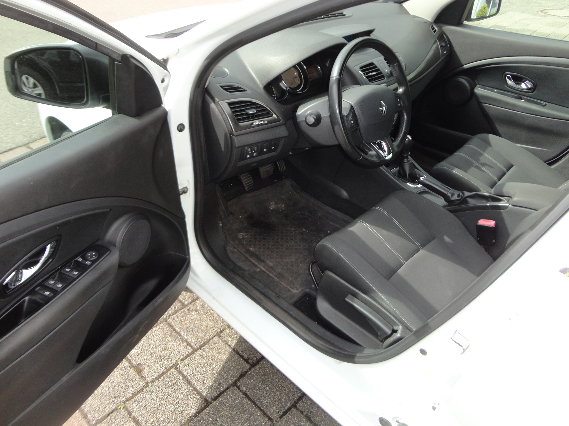 RENAULT Mégane Grandtour 1.5 dCi Expression-image-8