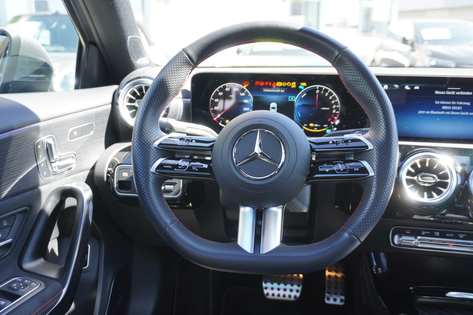 MERCEDES-BENZ A 250 e 8G-DCT AMG-LINE-image-18