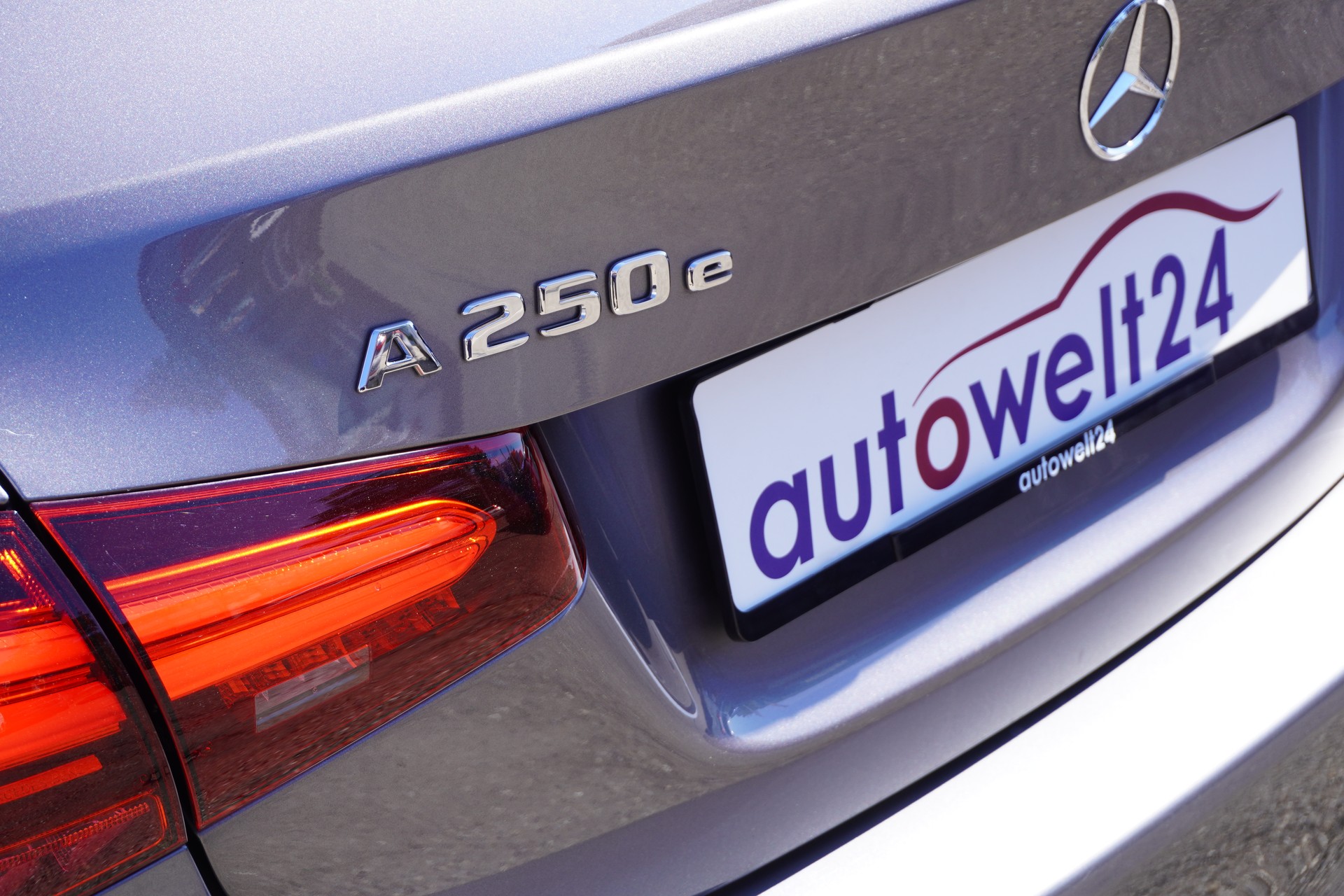 MERCEDES-BENZ A 250 e 8G-DCT AMG-LINE-image-48