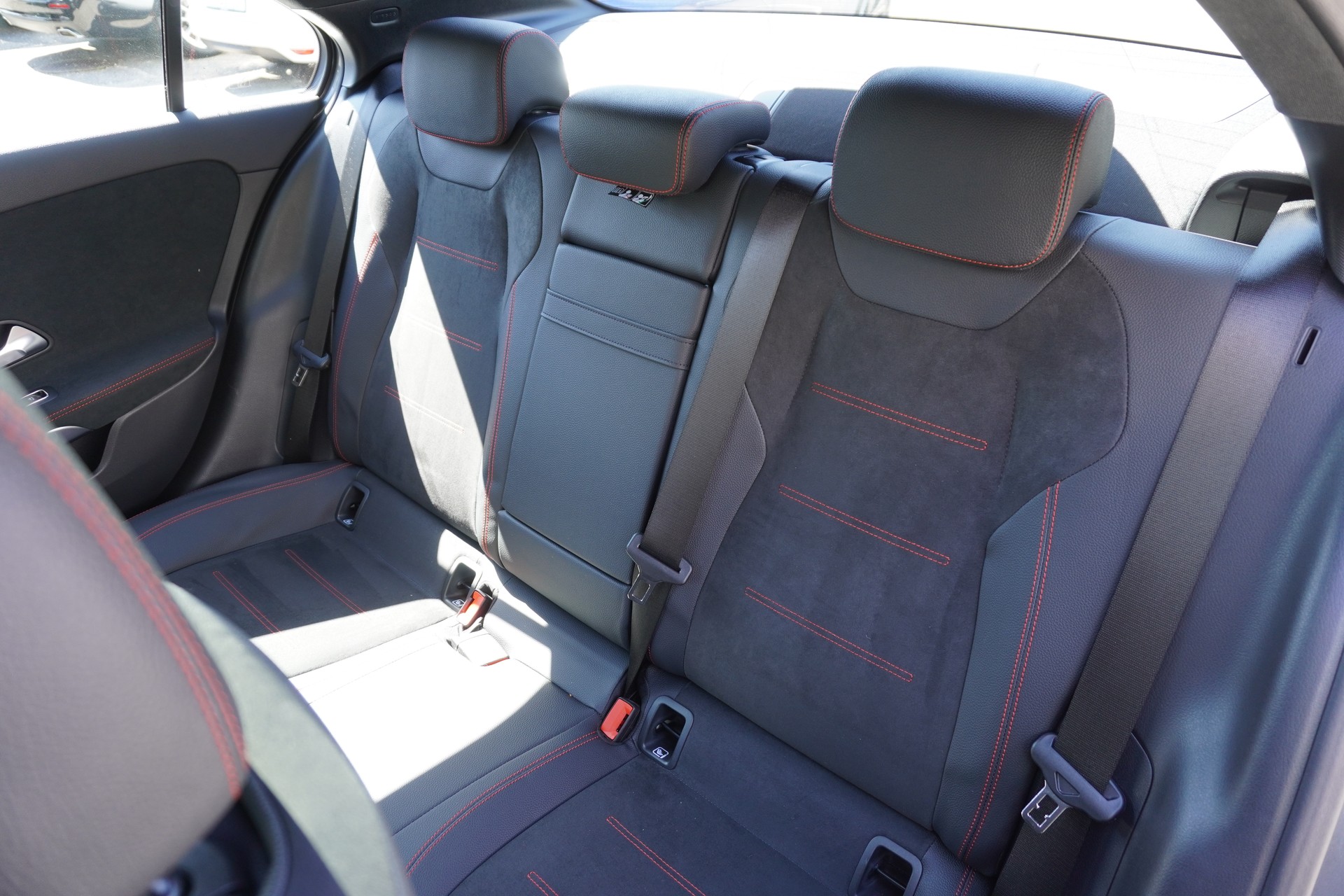 MERCEDES-BENZ A 250 e 8G-DCT AMG-LINE-image-13