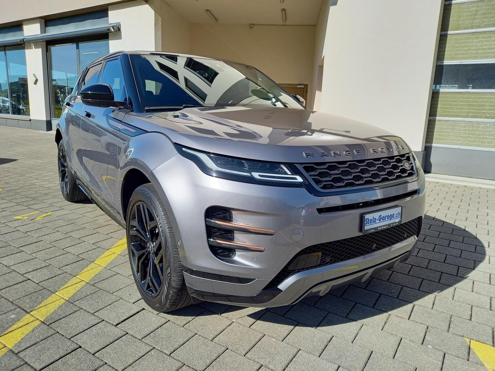 LAND ROVER Range Rover Evoque R-Dynamic D 240 SE AT9-image-3