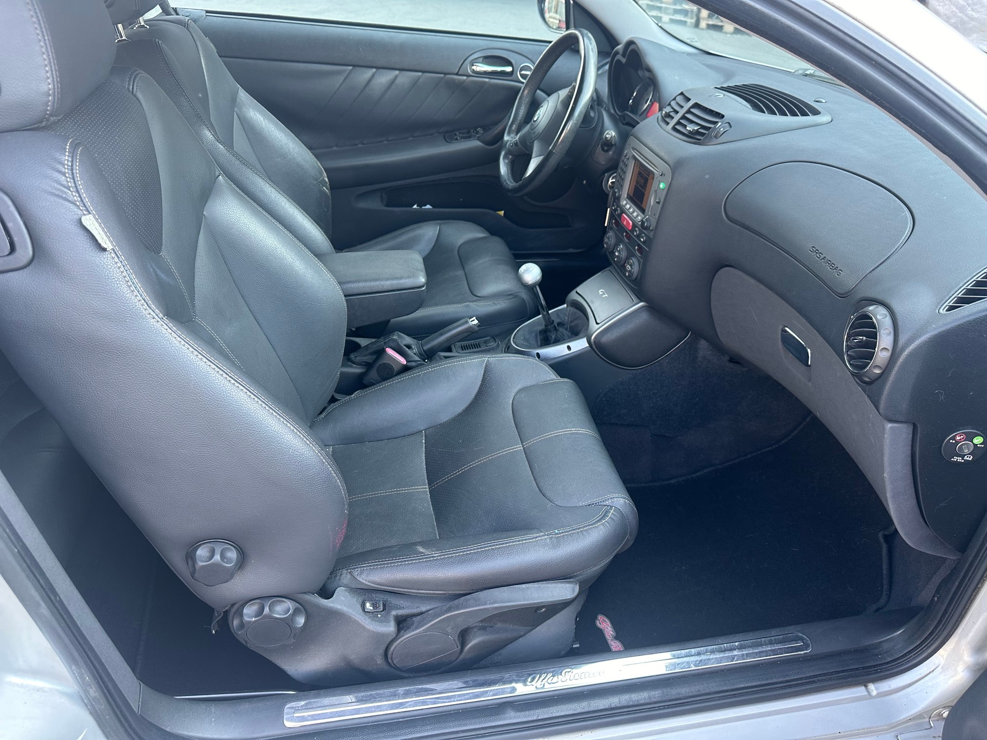 ALFA ROMEO GT 2.0 JTS Black Line-image-9