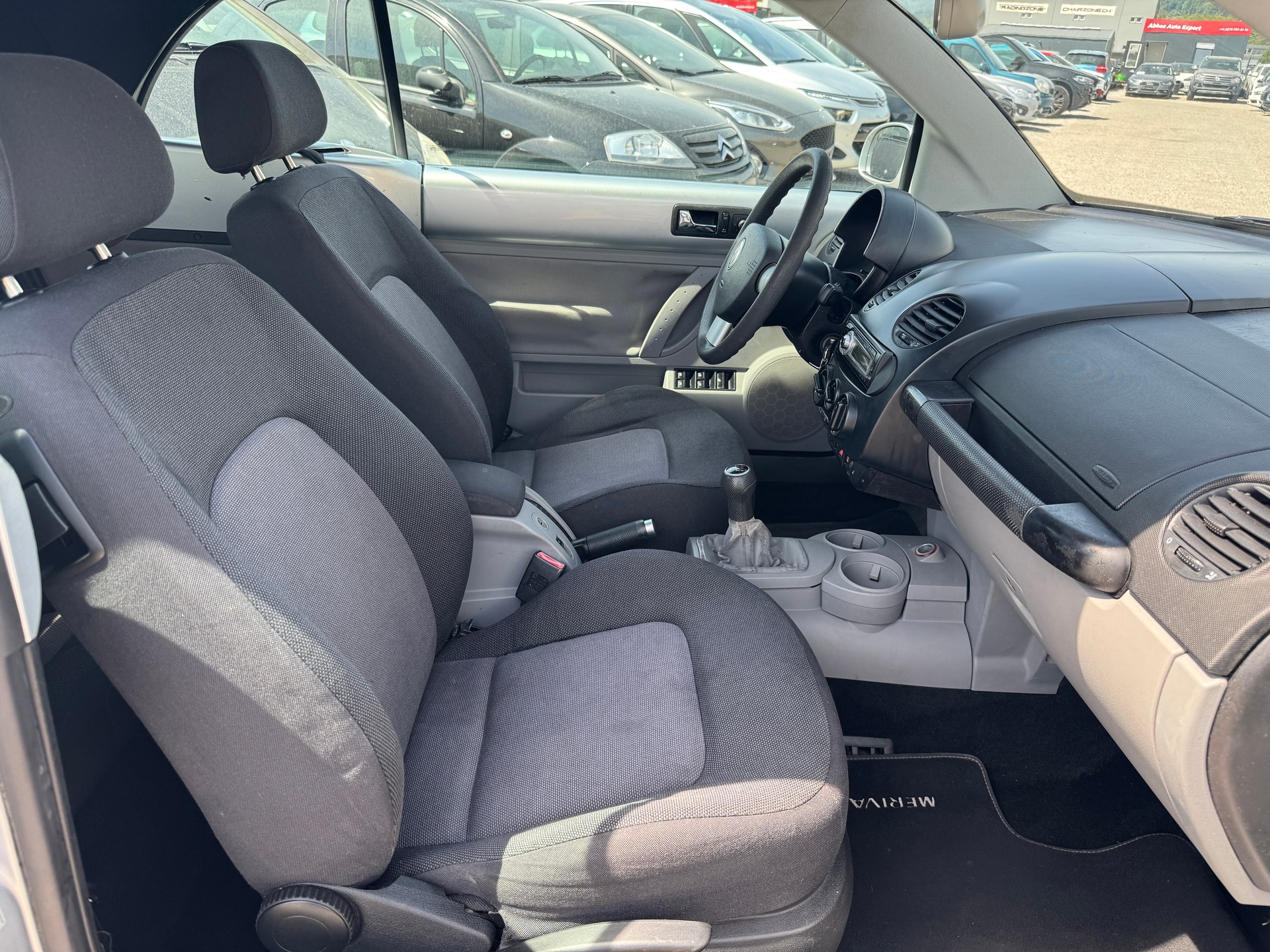 VW Beetle Cabrio 2.0-image-9