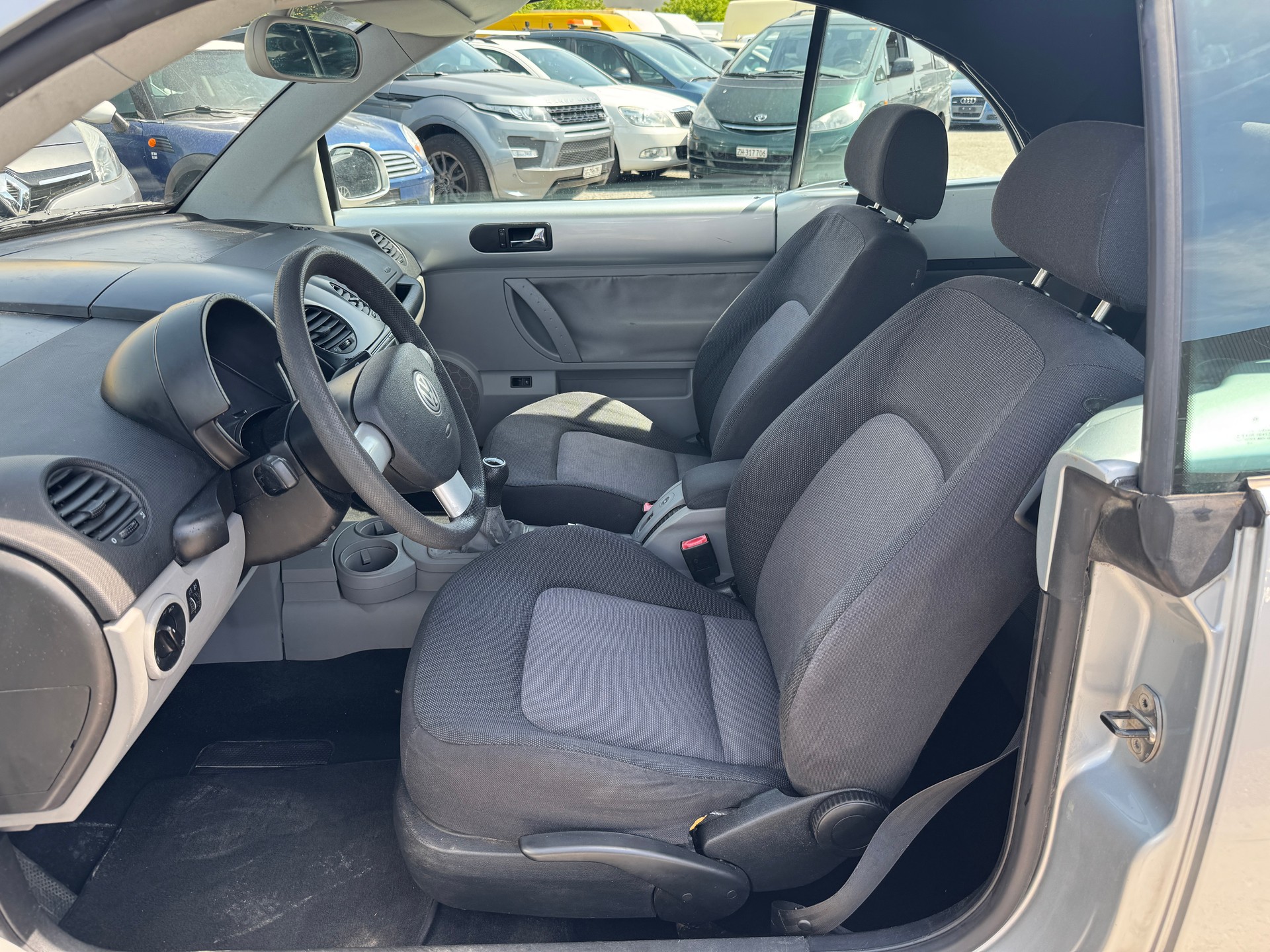 VW Beetle Cabrio 2.0-image-7