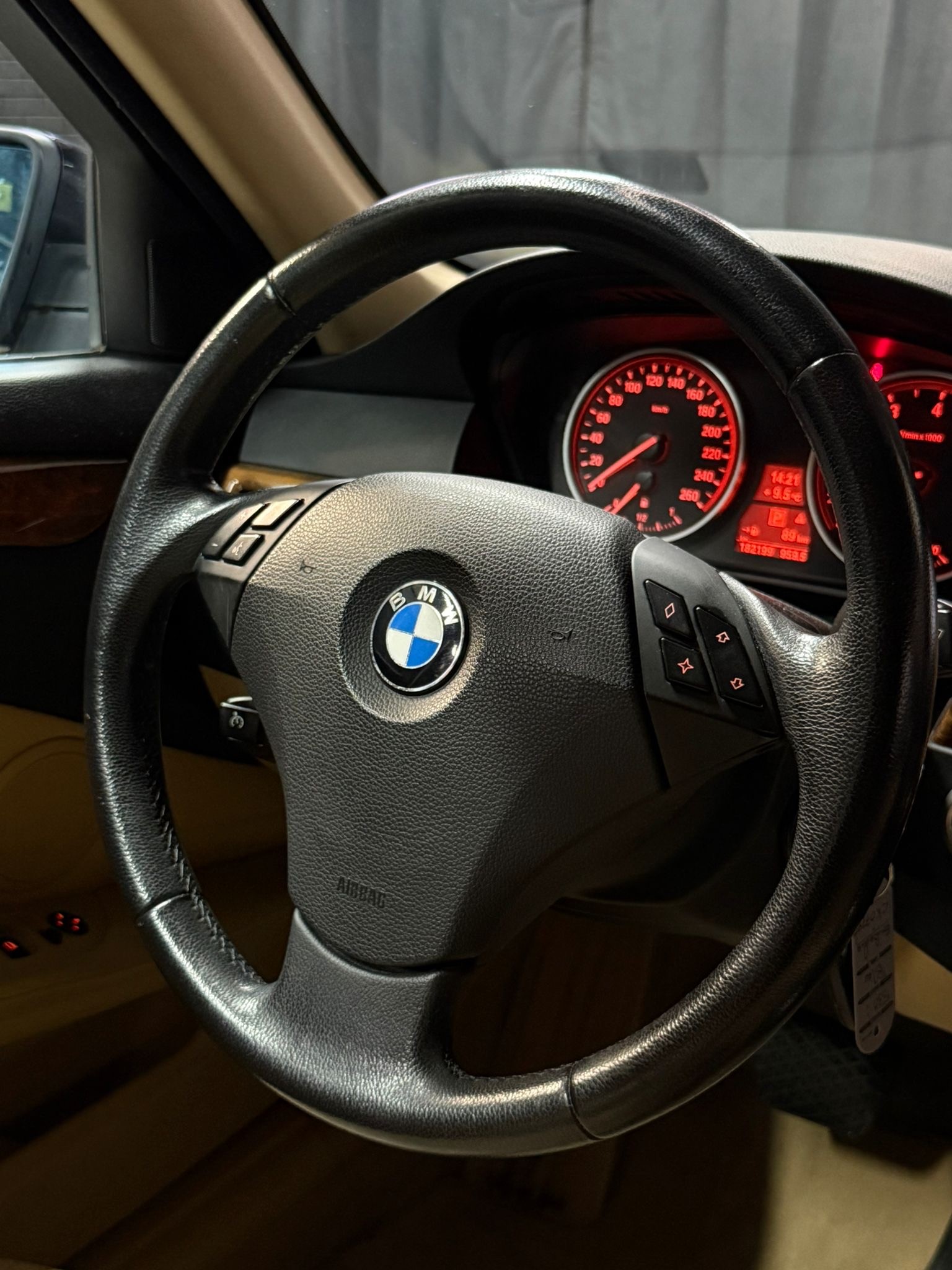 BMW 530xi Steptronic-image-12