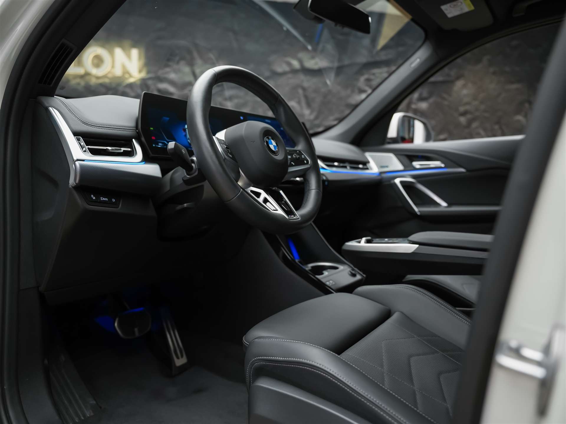 BMW X1 xDrive 23i 48V M Sport *20" Felgen*Harman/Kardon*El. Sitze mit Memory*-image-7