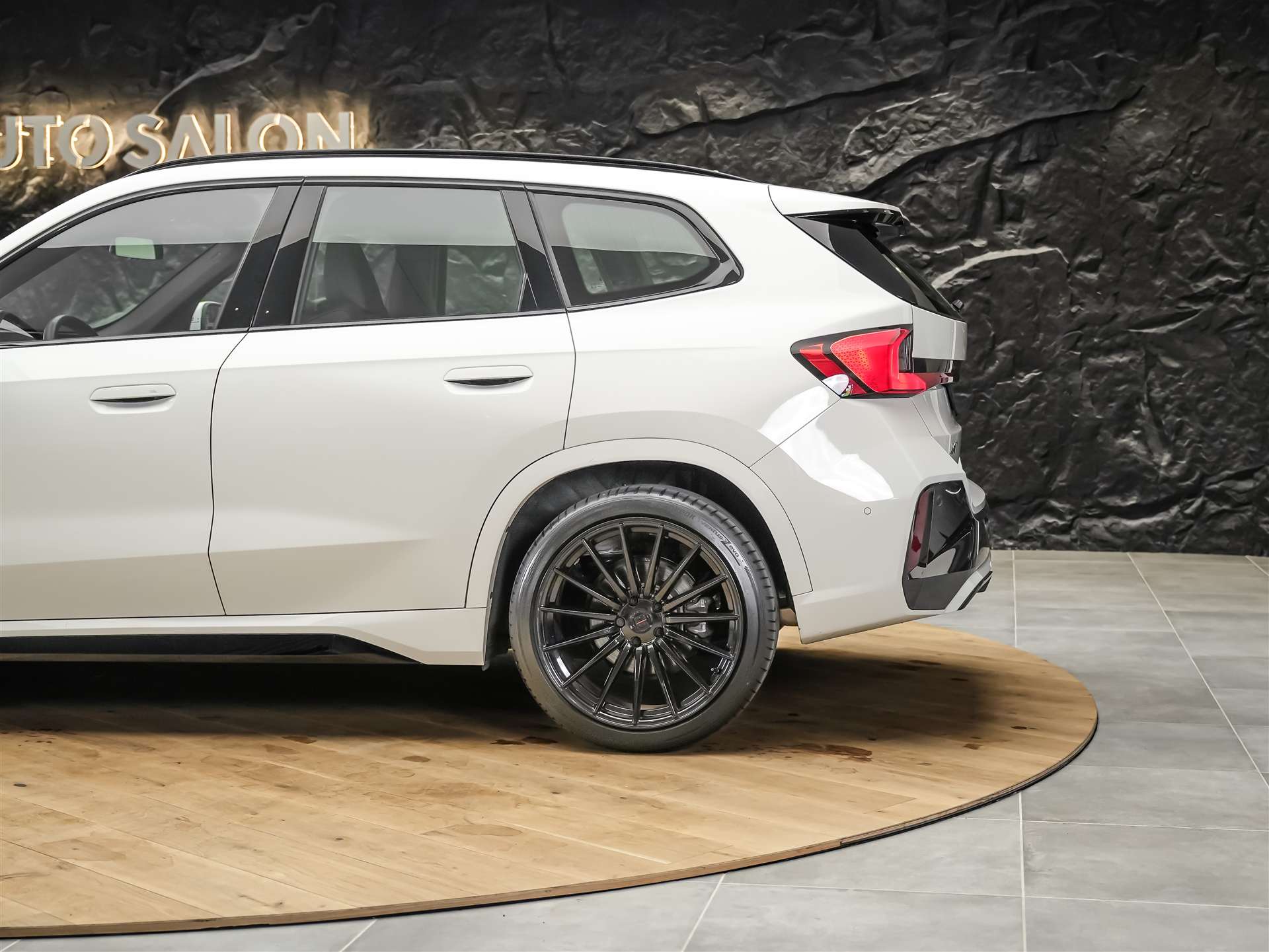BMW X1 xDrive 23i 48V M Sport *20" Felgen*Harman/Kardon*El. Sitze mit Memory*-image-15