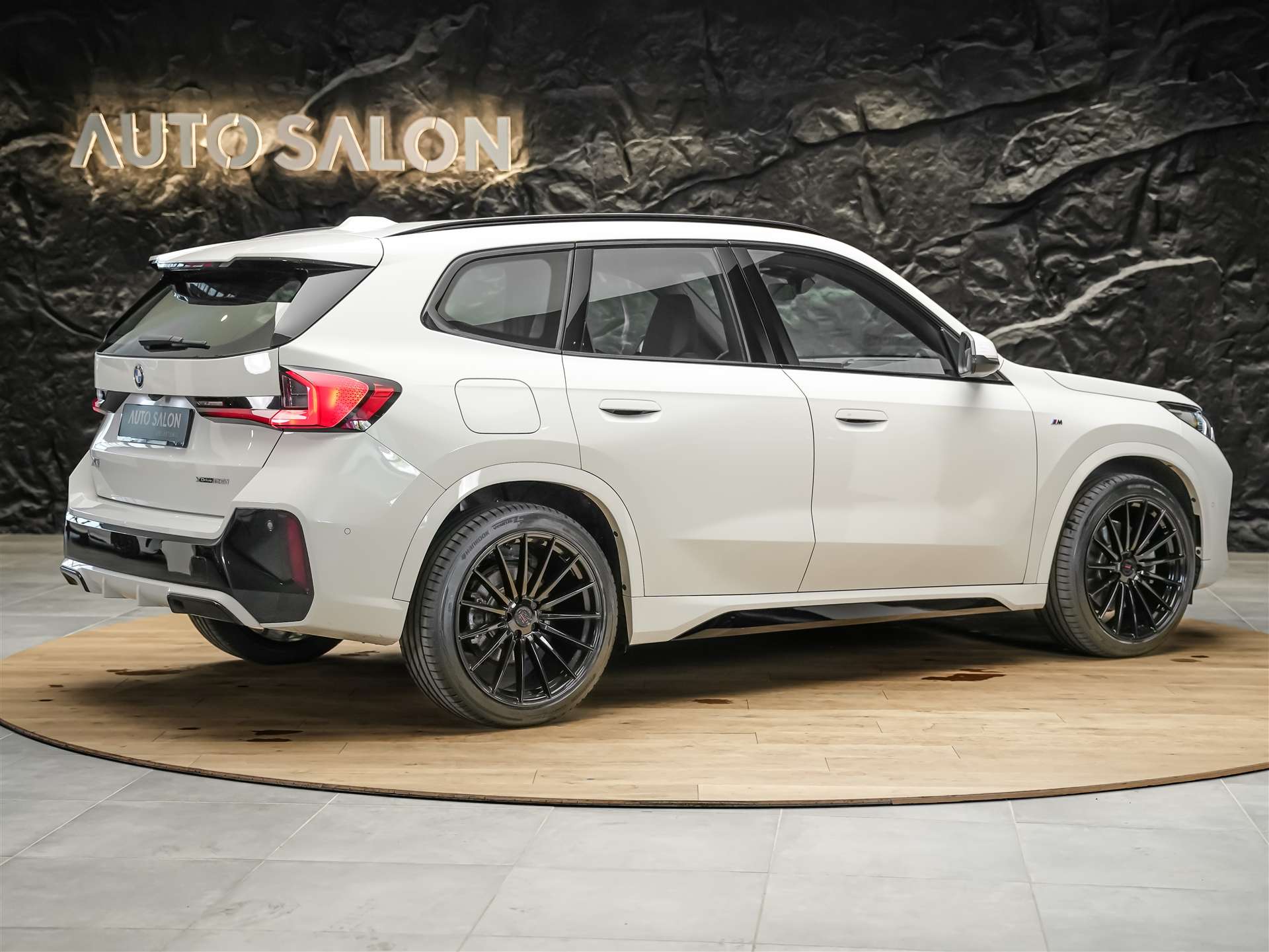 BMW X1 xDrive 23i 48V M Sport *20" Felgen*Harman/Kardon*El. Sitze mit Memory*-image-4
