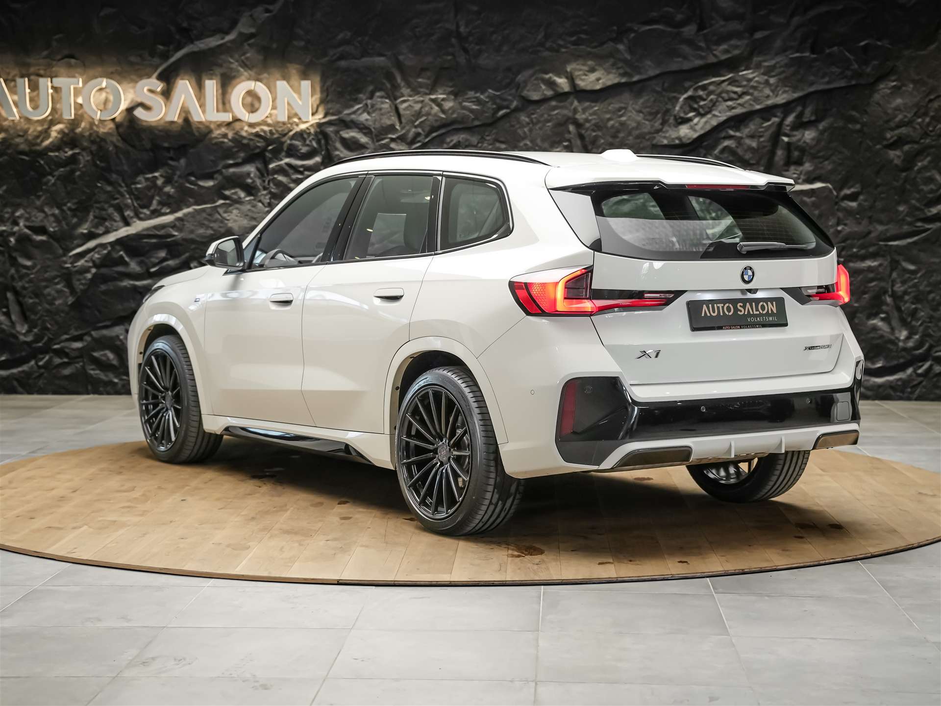 BMW X1 xDrive 23i 48V M Sport *20" Felgen*Harman/Kardon*El. Sitze mit Memory*-image-2