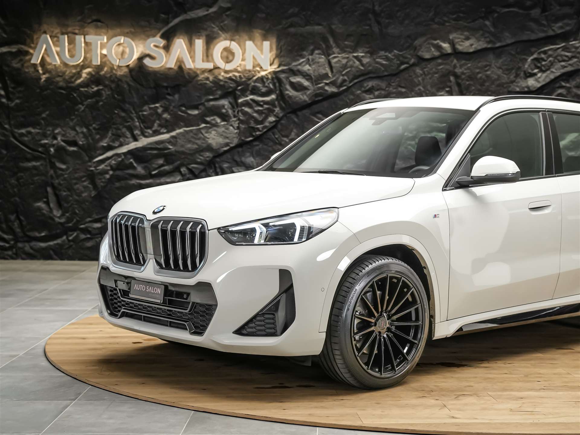 BMW X1 xDrive 23i 48V M Sport *20" Felgen*Harman/Kardon*El. Sitze mit Memory*-image-12