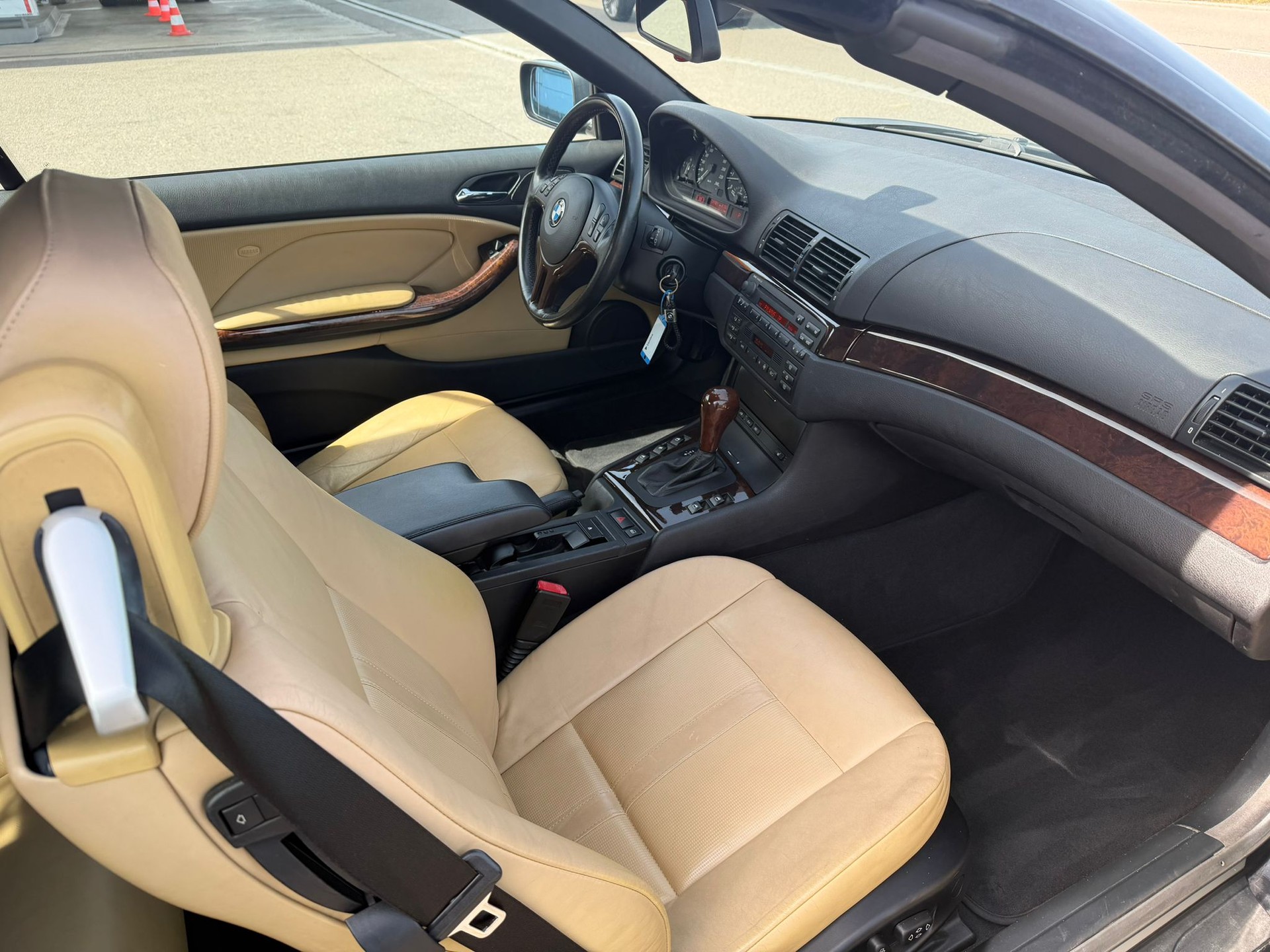 BMW 325Ci Cabriolet-image-10