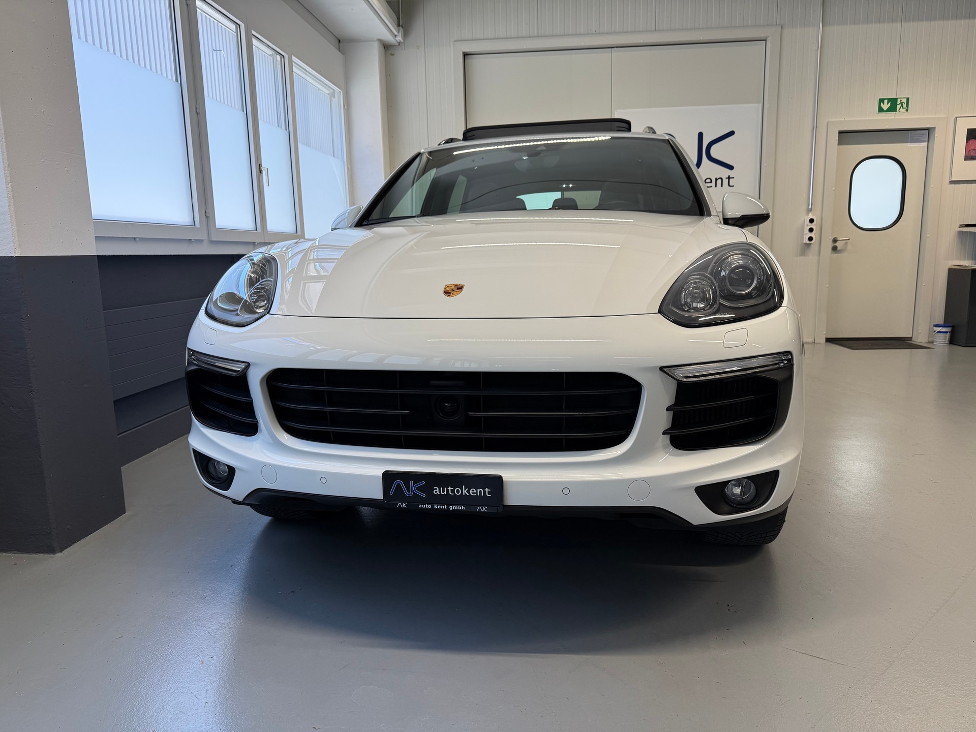PORSCHE Cayenne Diesel-showroom-element-1