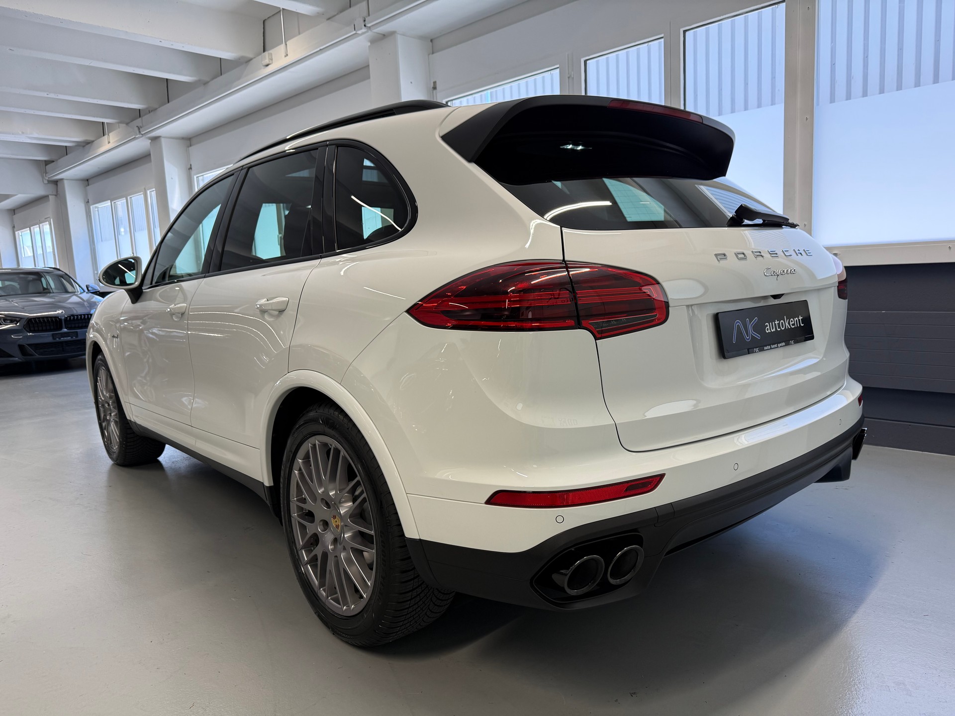 PORSCHE Cayenne Diesel-showroom-element-3